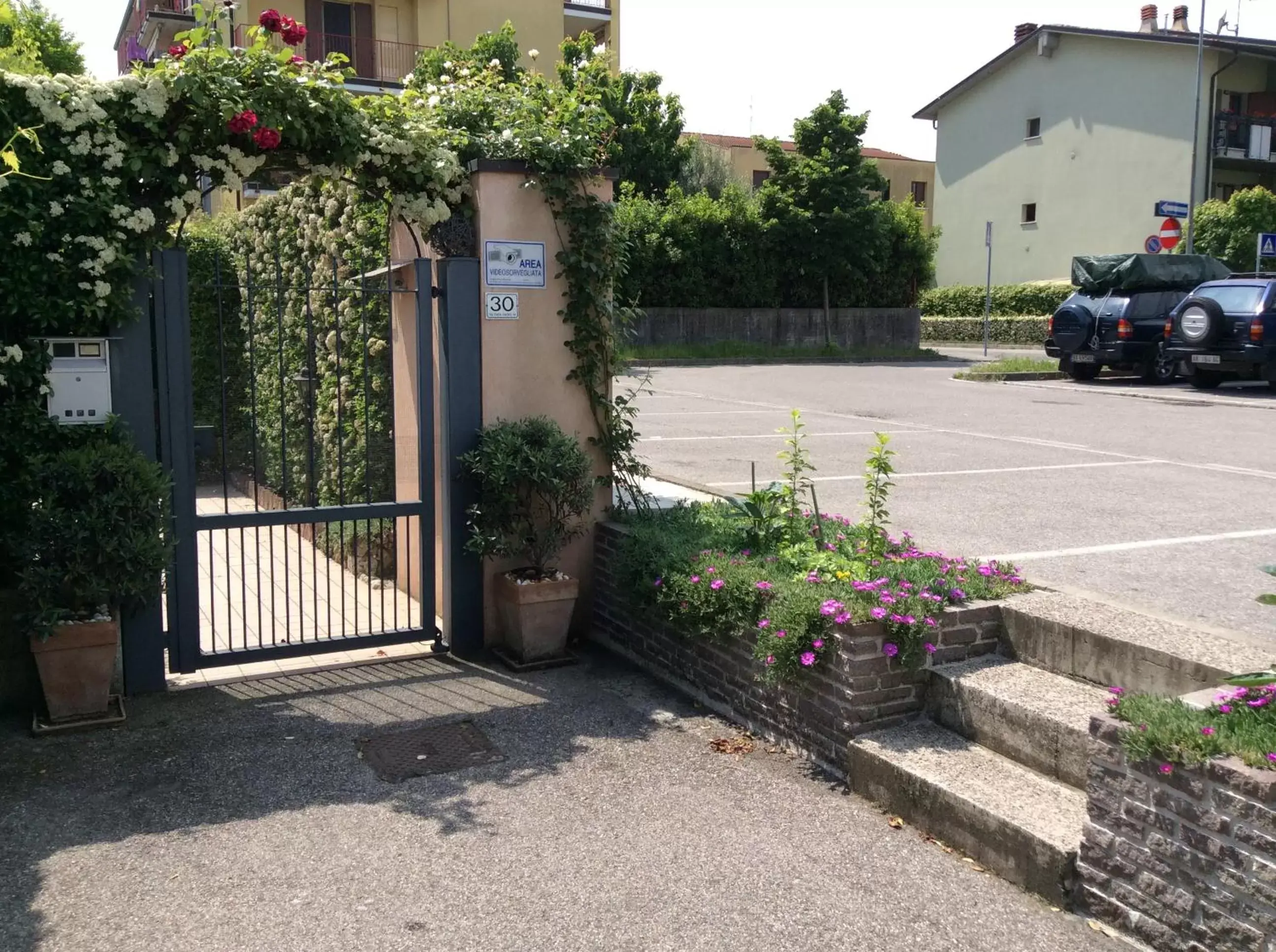 Facade/entrance, Property Building in B&B Desenzano Paradise