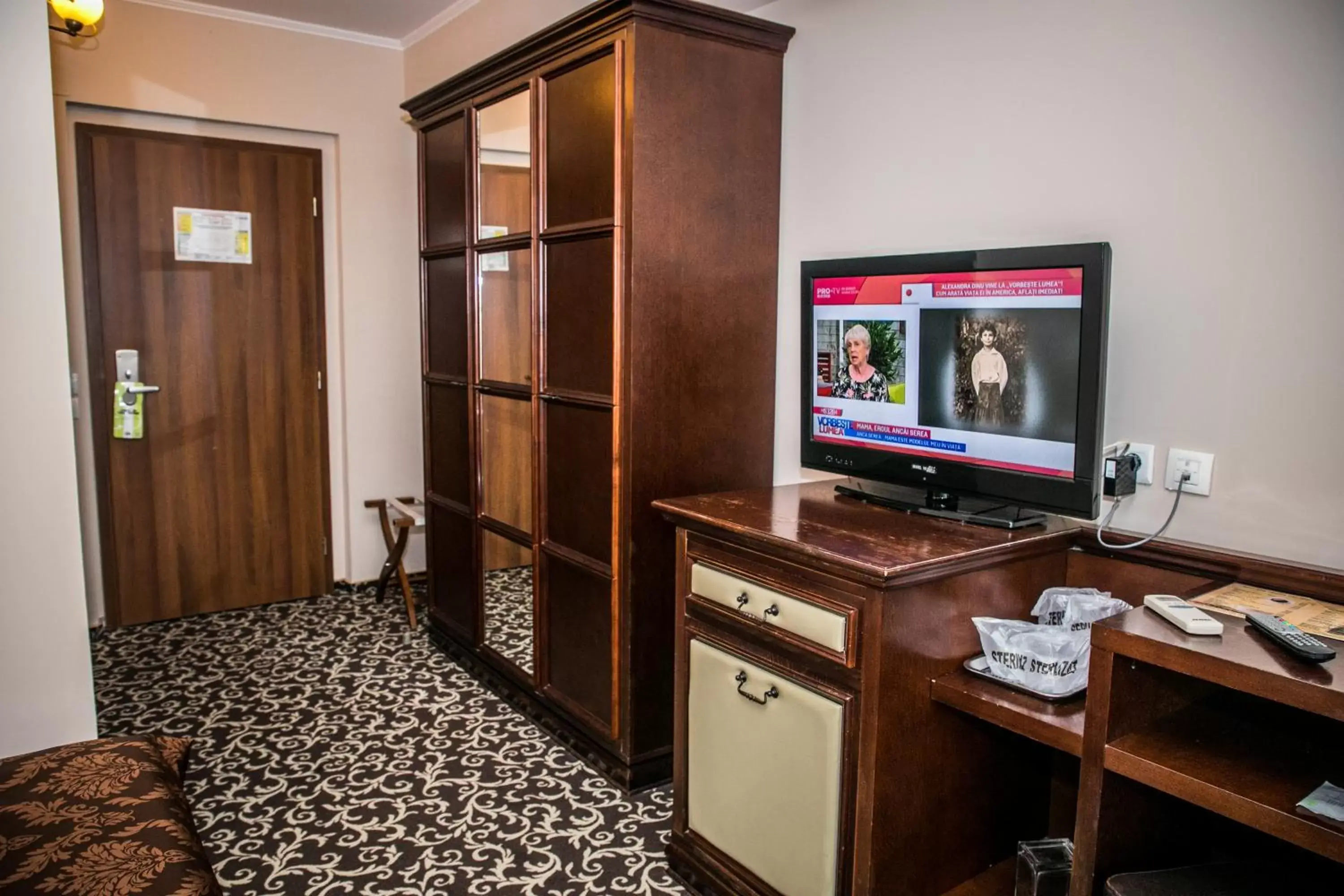 TV and multimedia, TV/Entertainment Center in Hotel Megalos