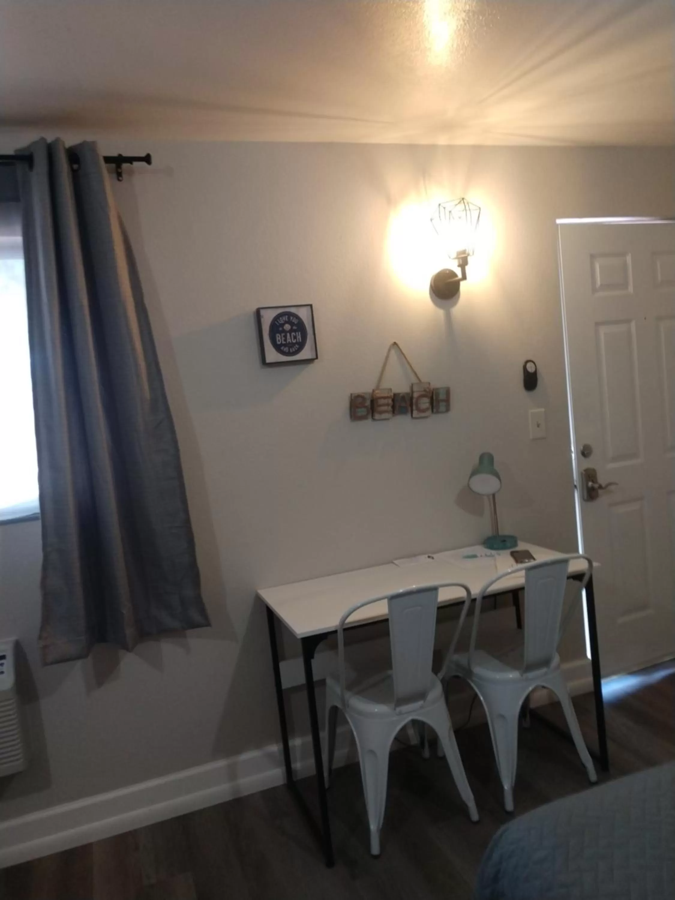 Dining area in Red Rock Motel and Dam Motel