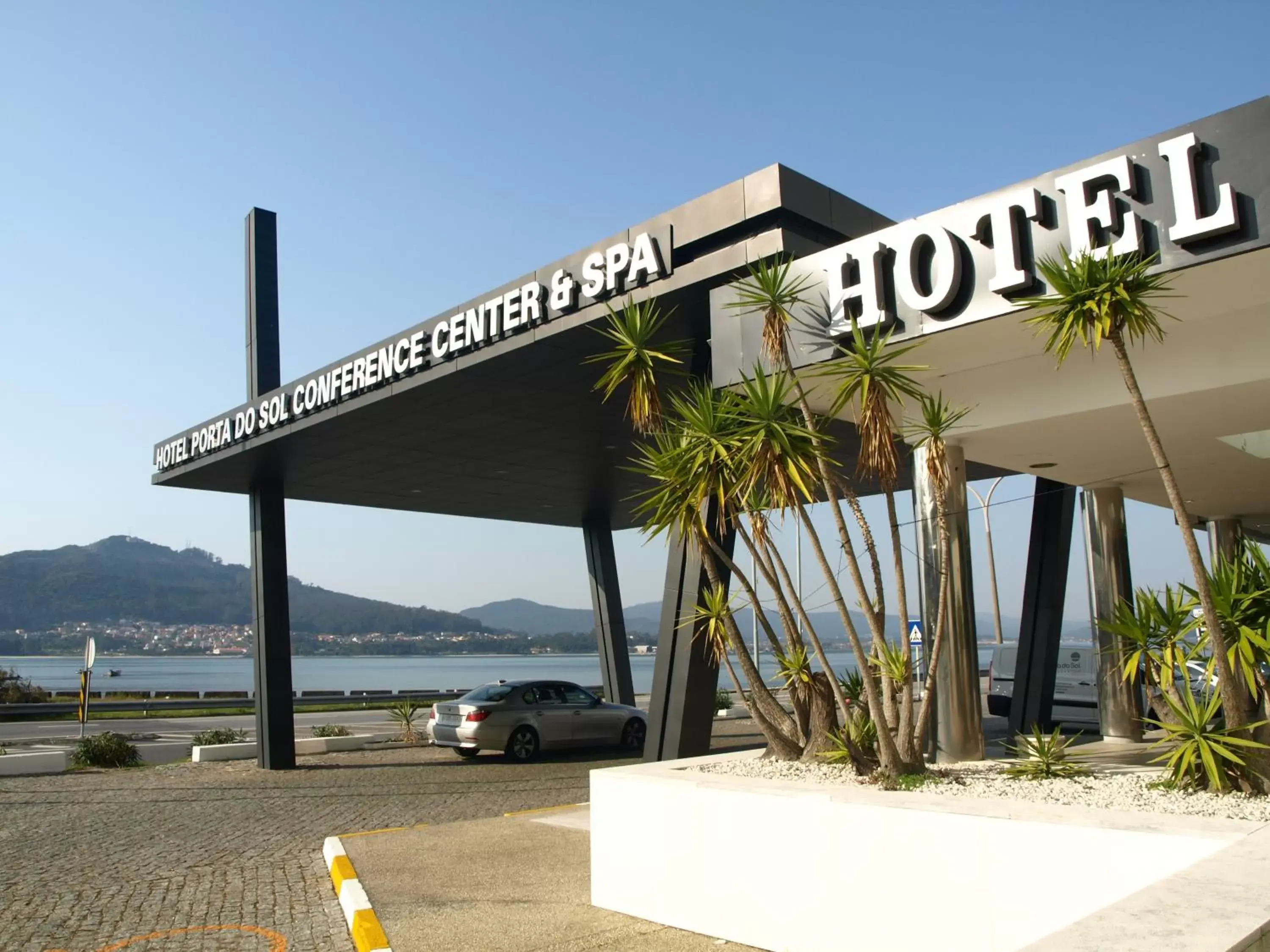 Facade/entrance, Property Building in Hotel Porta do Sol Conference & SPA