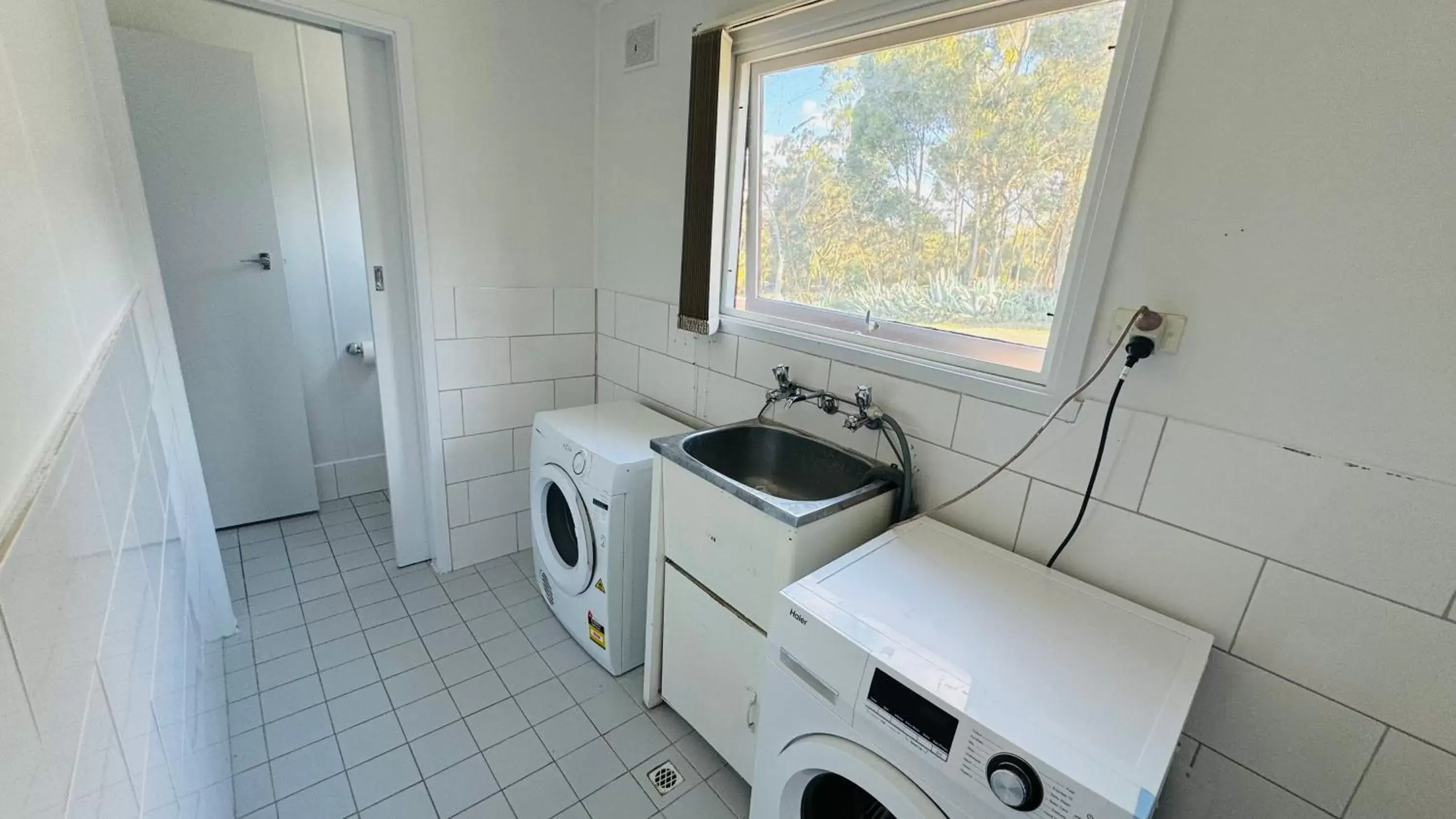 laundry, Kitchen/Kitchenette in Clare Valley Motel