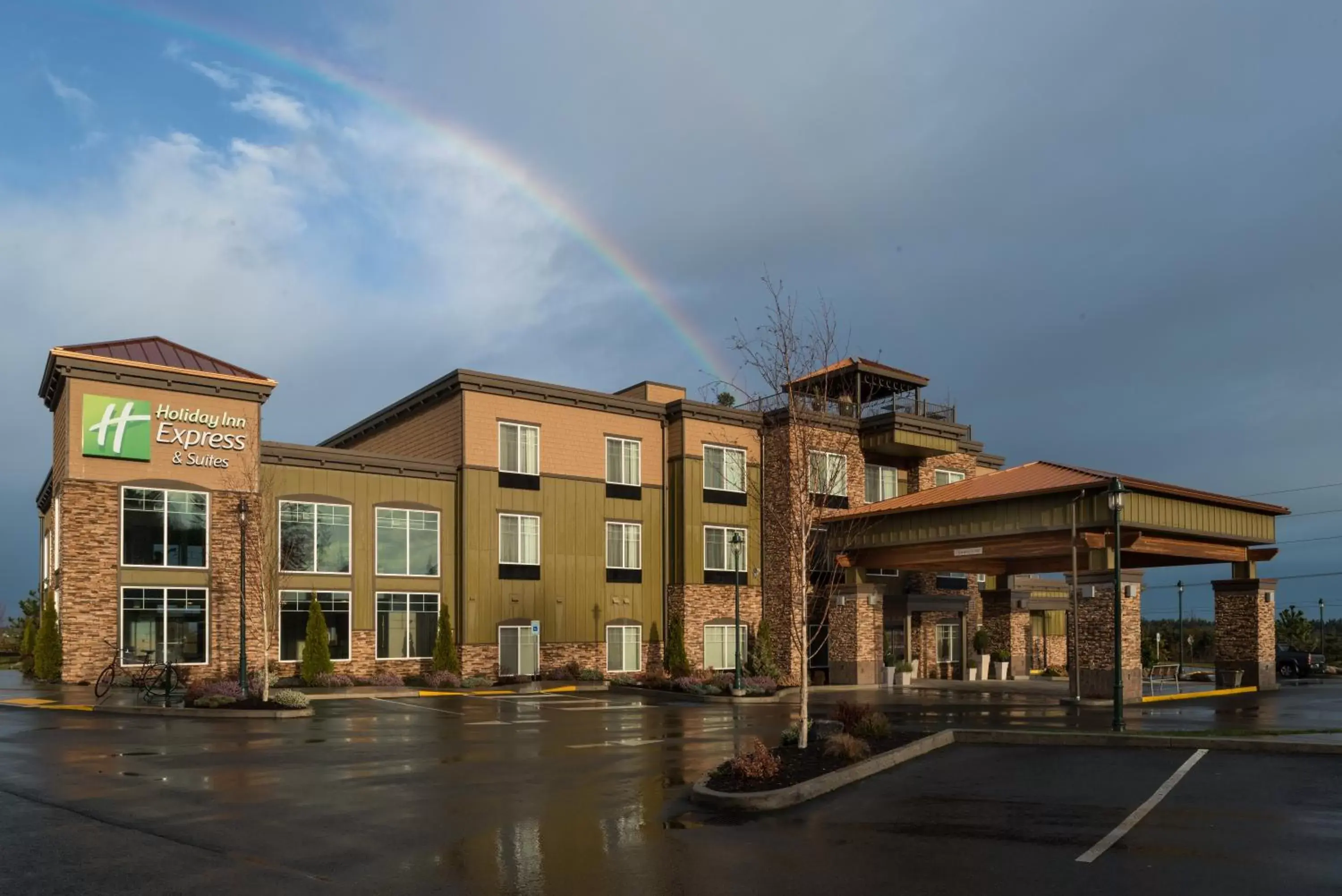 Property Building in Holiday Inn Express Hotel & Suites North Sequim, an IHG Hotel