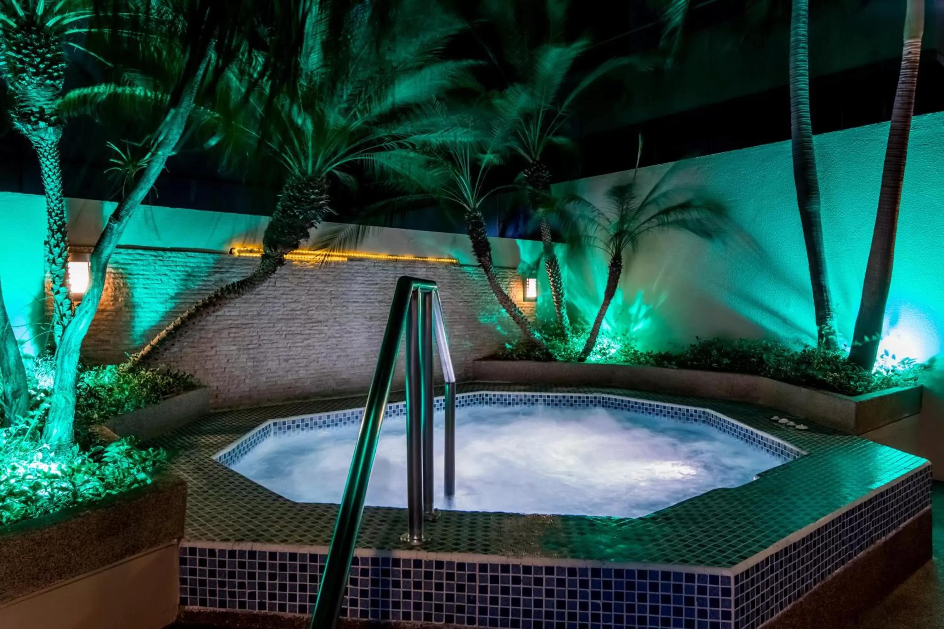 Balcony/Terrace, Swimming Pool in Wyndham Garden Guayaquil