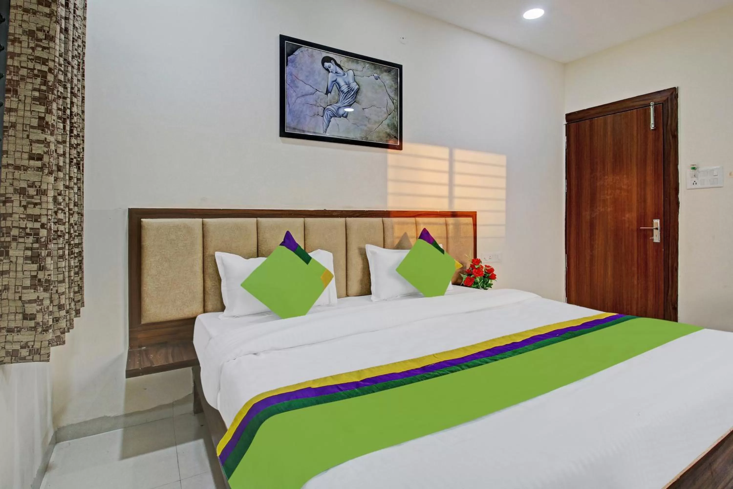 Bedroom, Bed in Treebo Krishna Regency ISBT Bus Stop