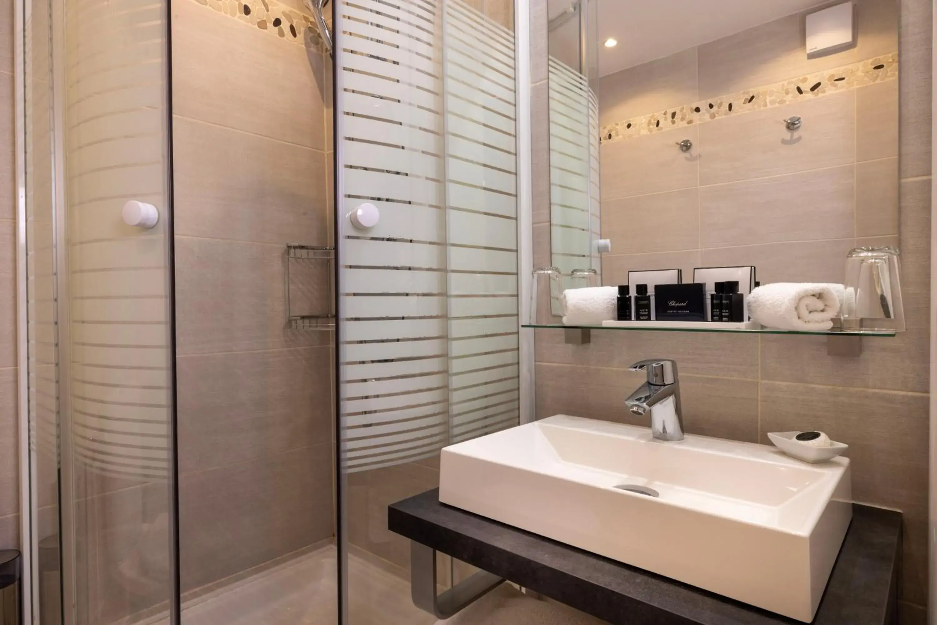 Shower, Bathroom in Relais Hôtel du Vieux Paris