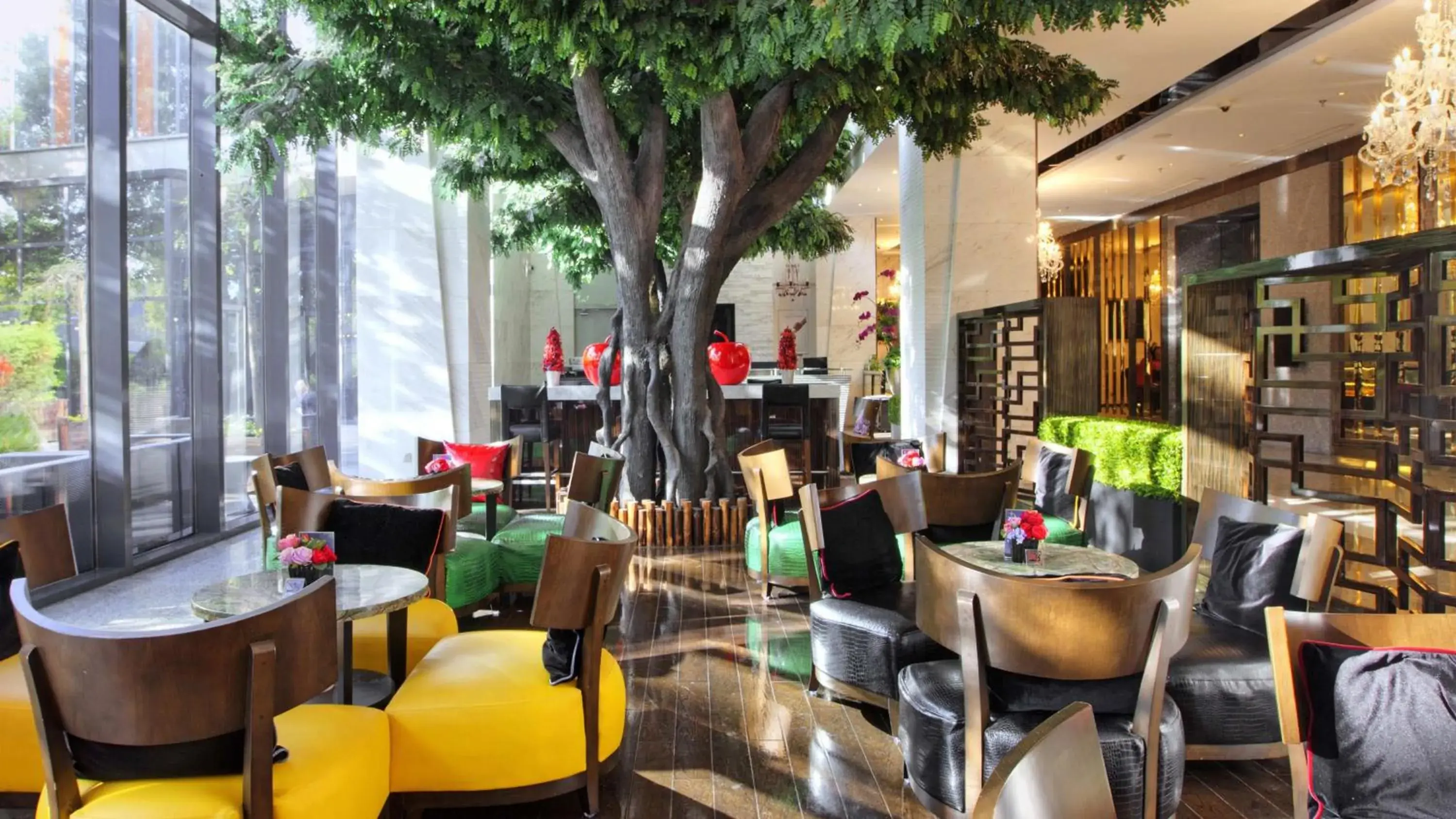 Property building, Restaurant/Places to Eat in Holiday Inn Shanghai Hongqiao West, an IHG Hotel