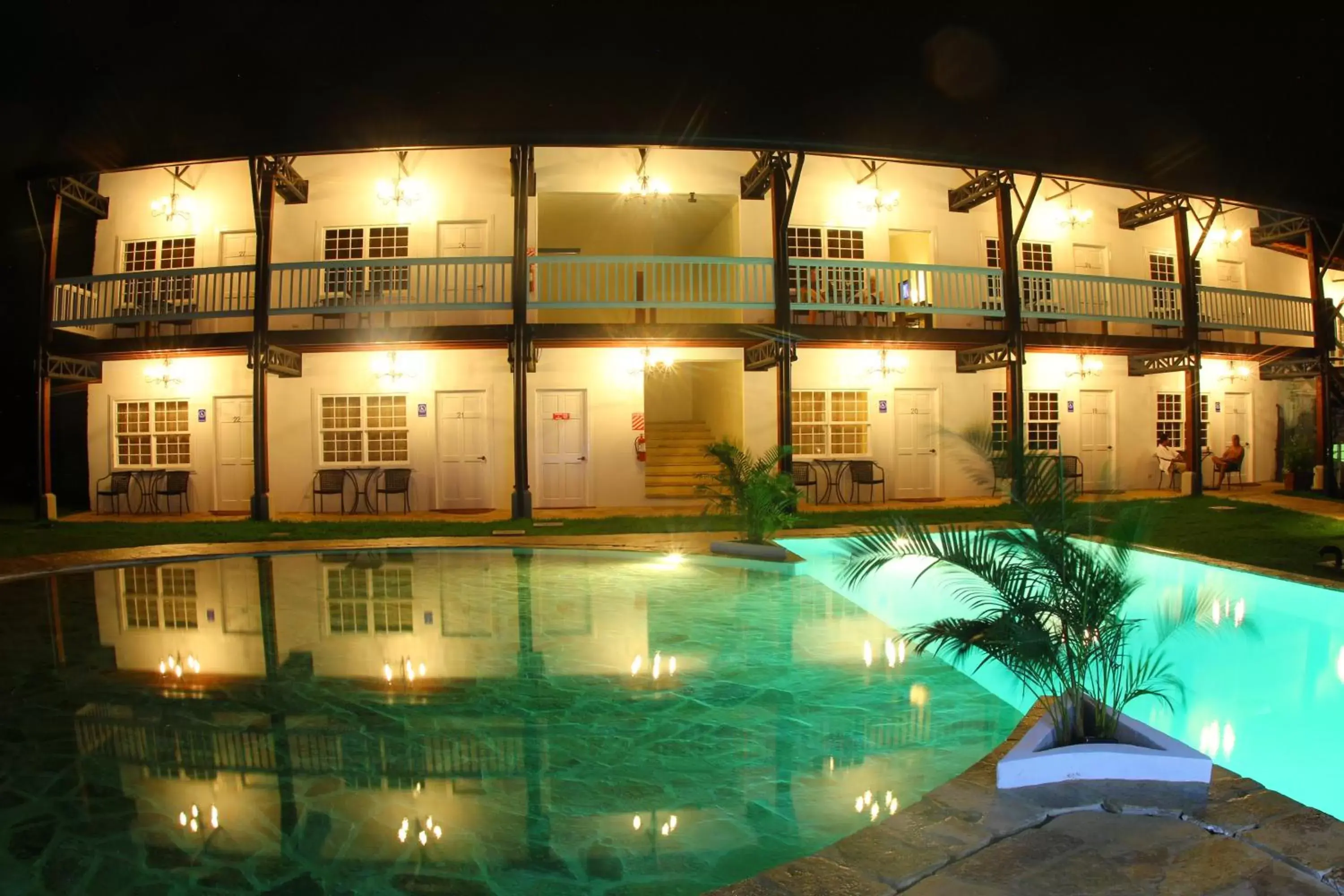 Swimming pool, Property Building in Hotel Luisiana