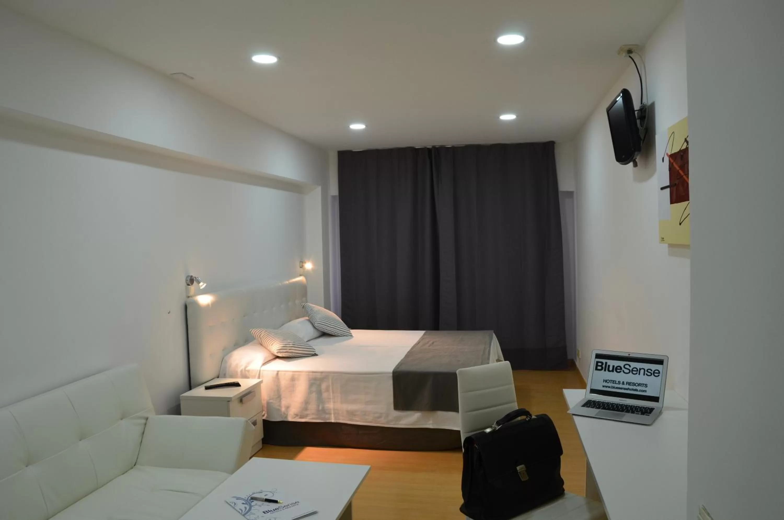 Photo of the whole room, Bed in Boutique Urban Madrid Génova