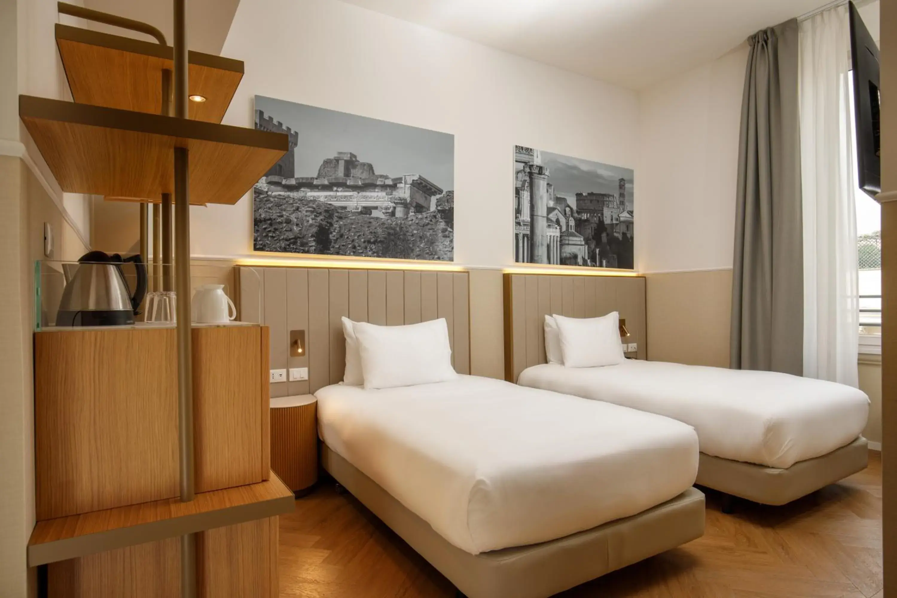 Bedroom, Bed in Cosmopolita Hotel Rome, Tapestry Collection by Hilton