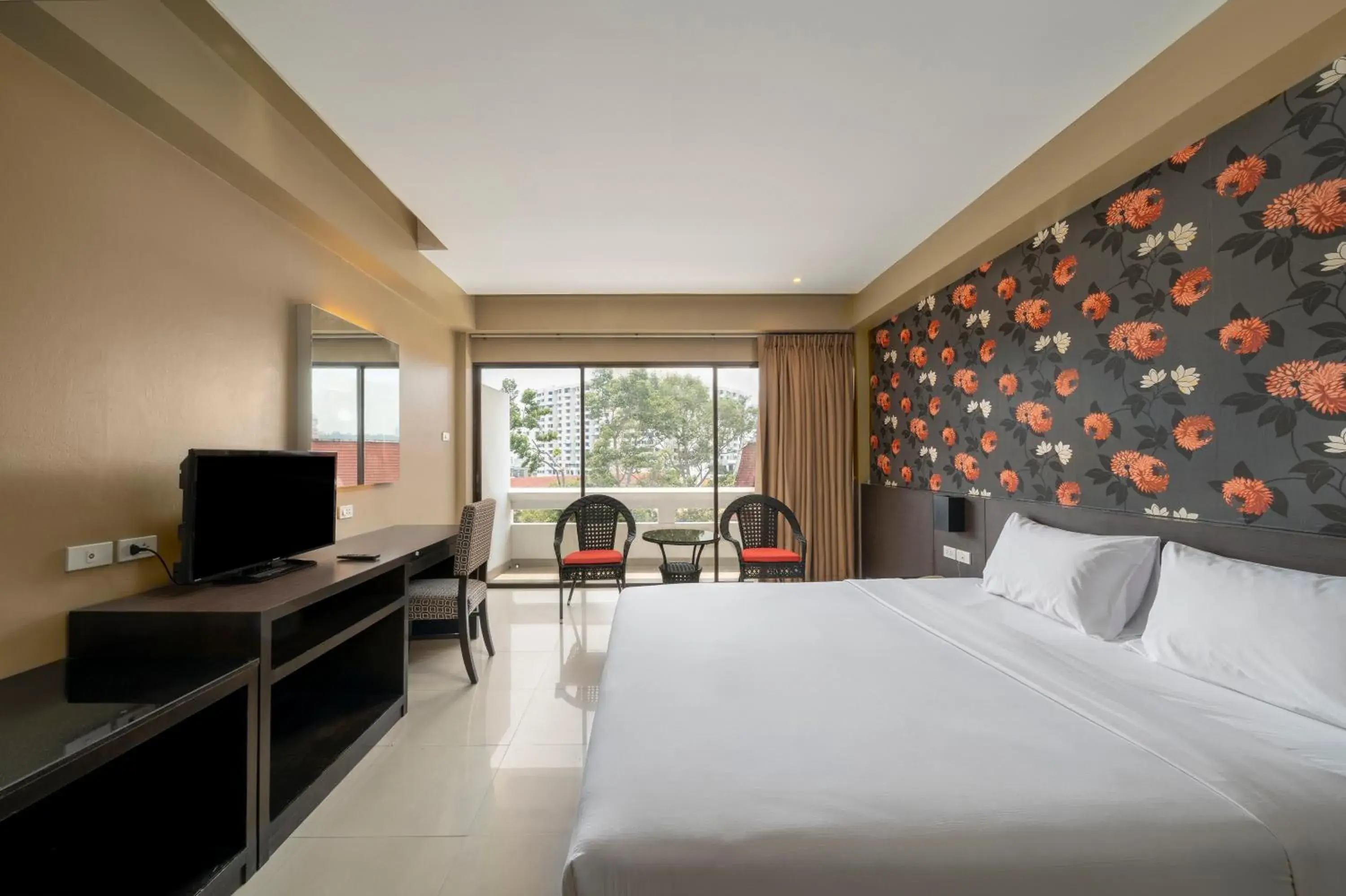 Bedroom in Welcome Plaza Hotel Pattaya