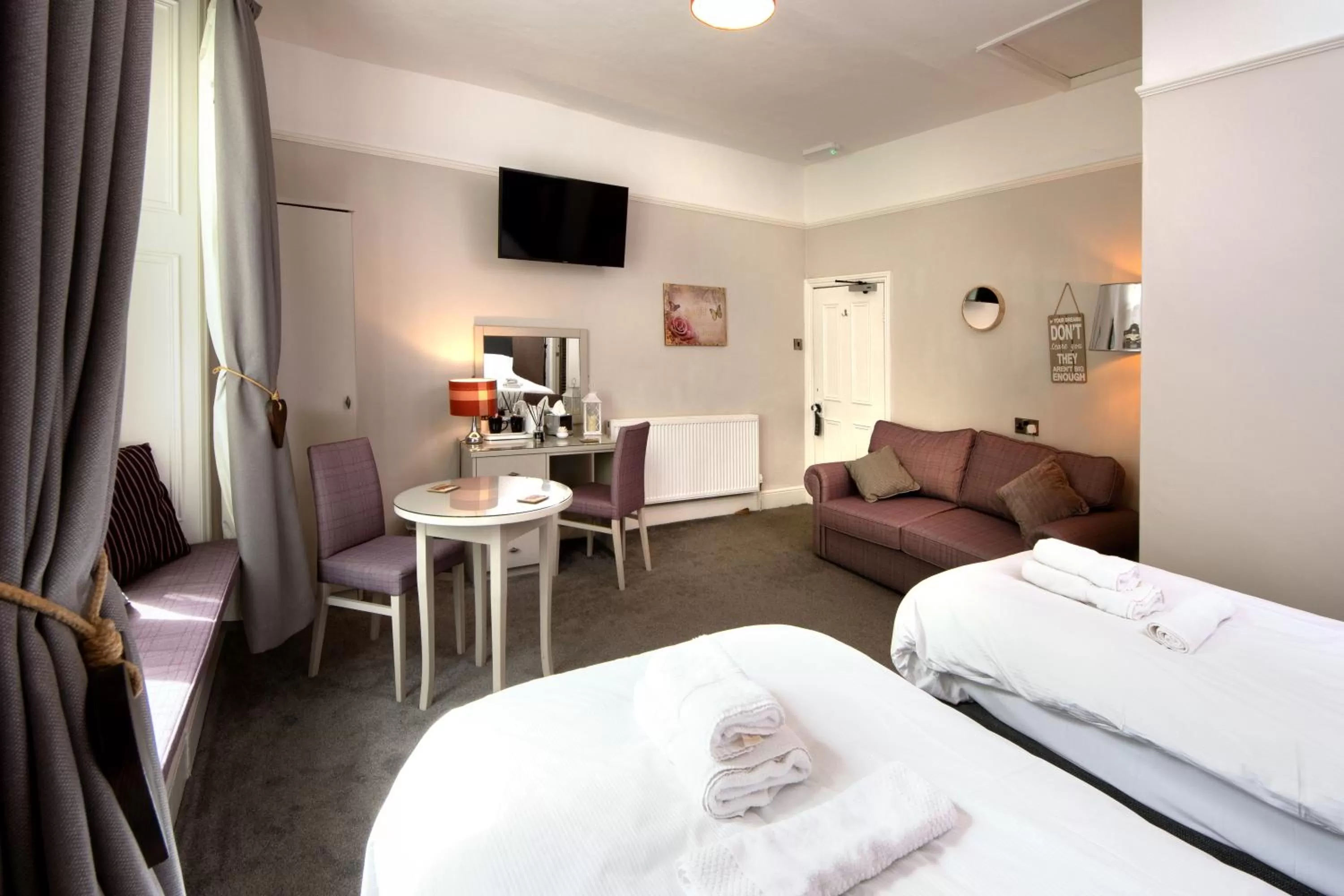 Twin Room with Shower - single occupancy in Maypole Inn