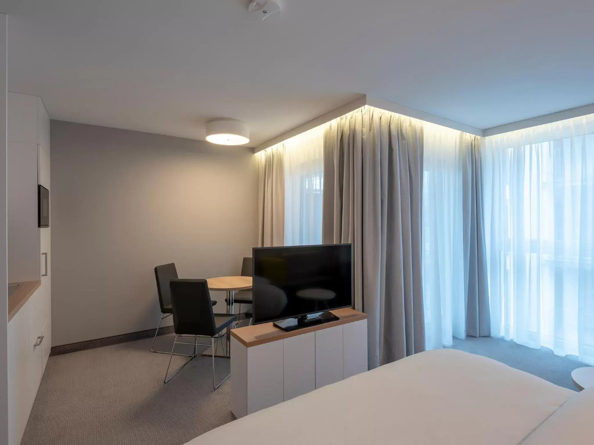 TV and multimedia, TV/Entertainment Center in Holiday Inn Express - Offenbach, an IHG Hotel
