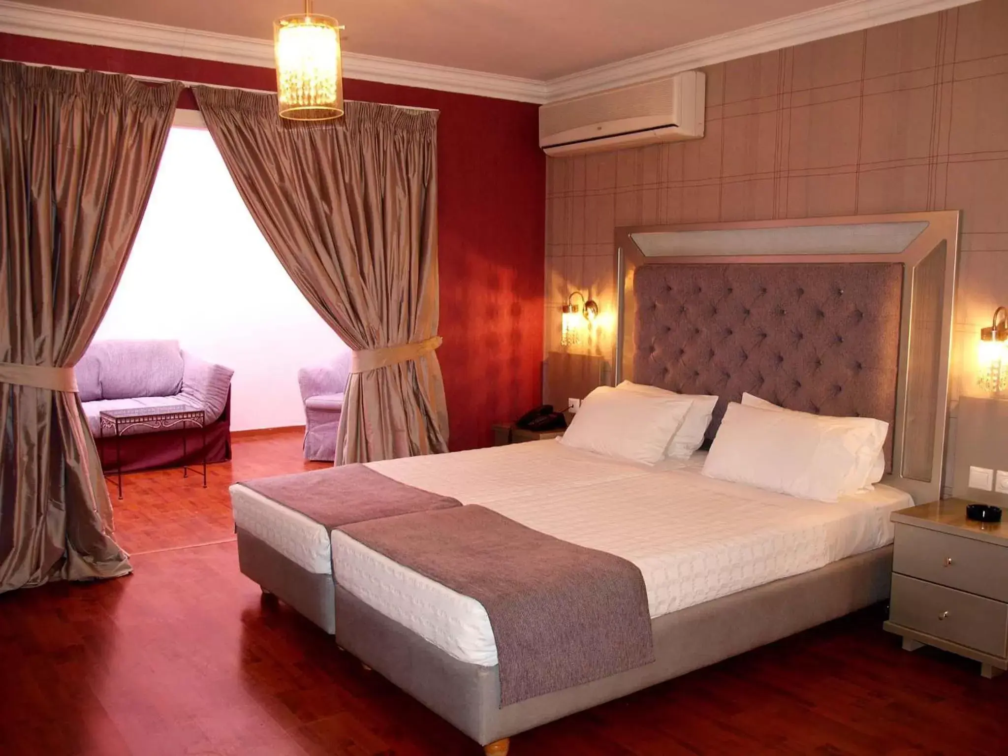 Photo of the whole room, Bed in Delphi Art Hotel