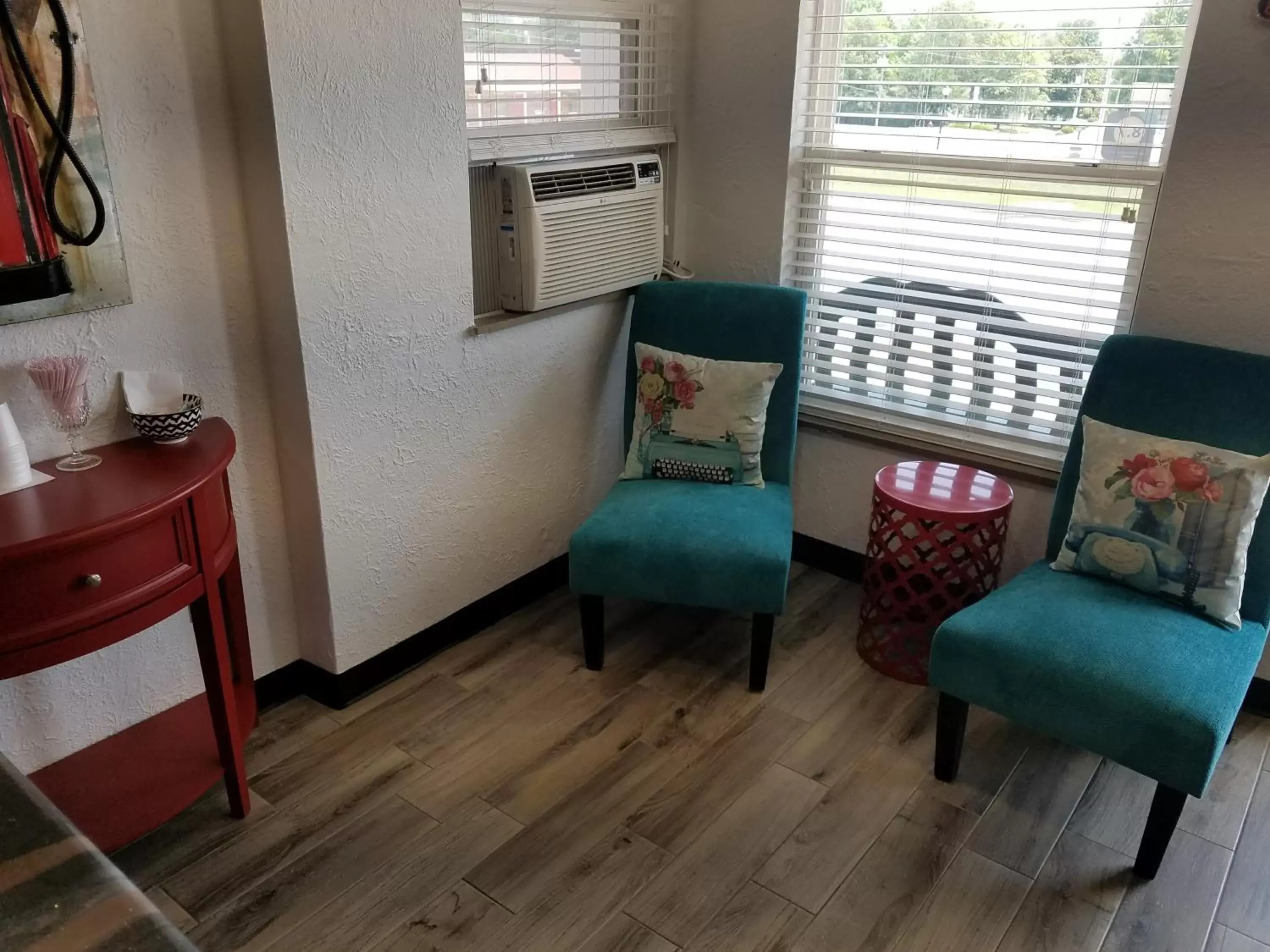 Lobby or reception, Seating Area in West Plains Motel