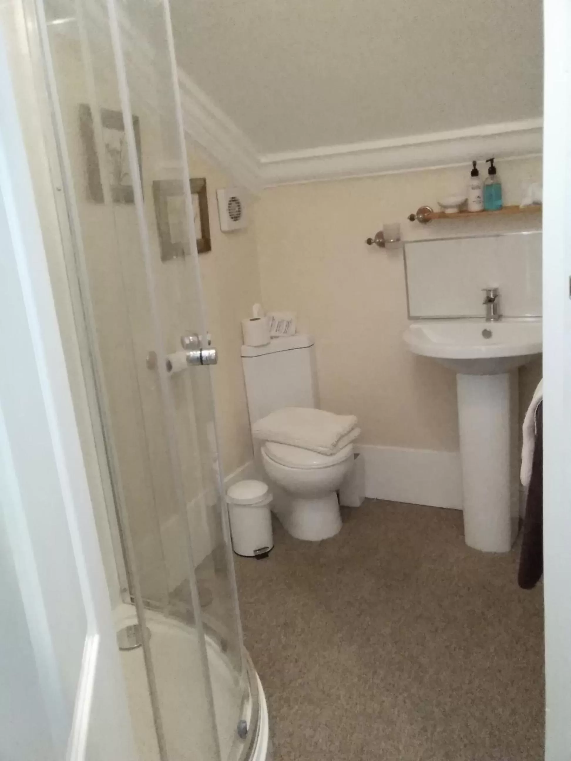 Bathroom in The Pack o' Cards