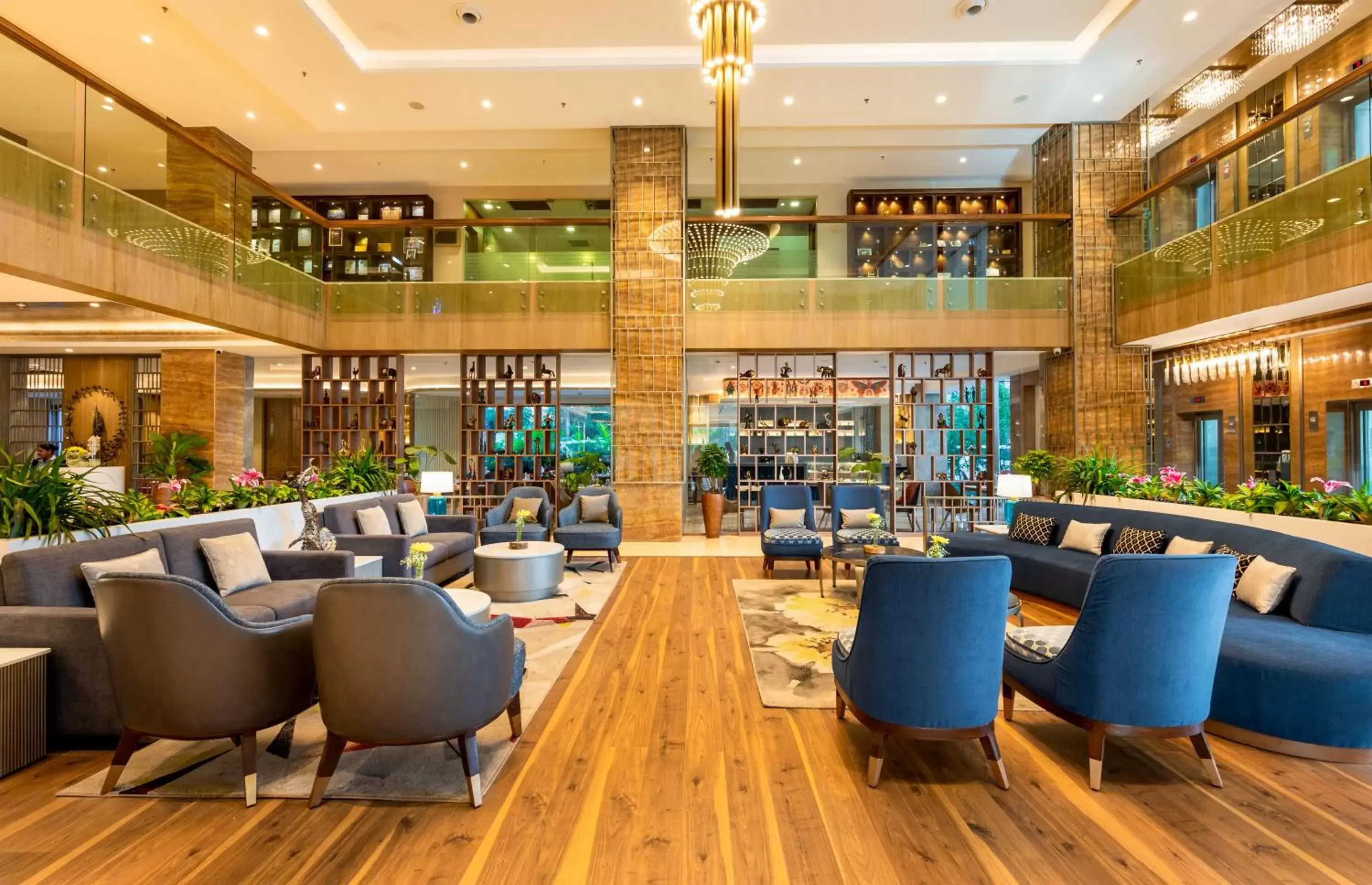 Lobby or reception, Lounge/Bar in Express Inn The Business Luxury Hotel