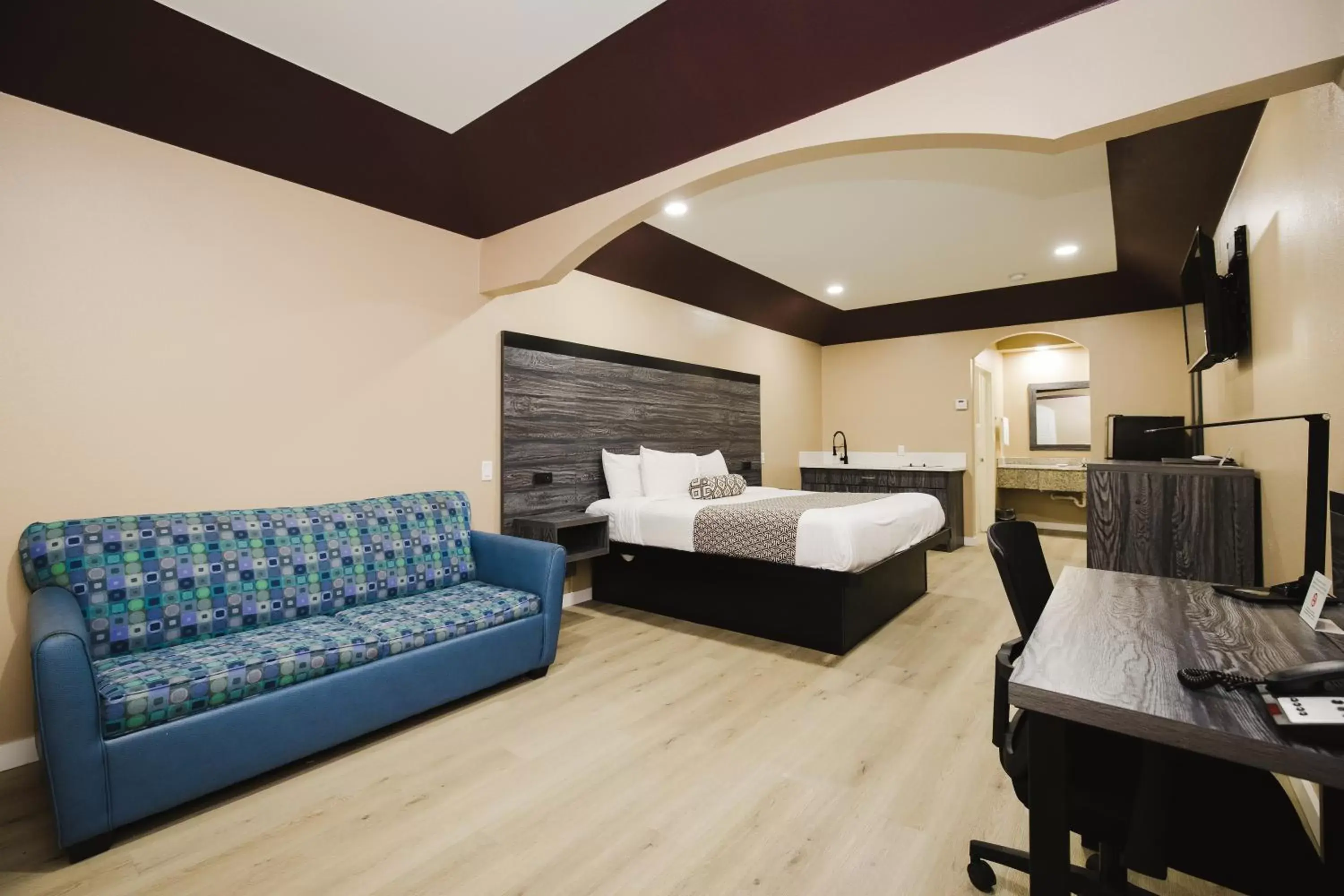 Bed in Sapphire Inn & Suites