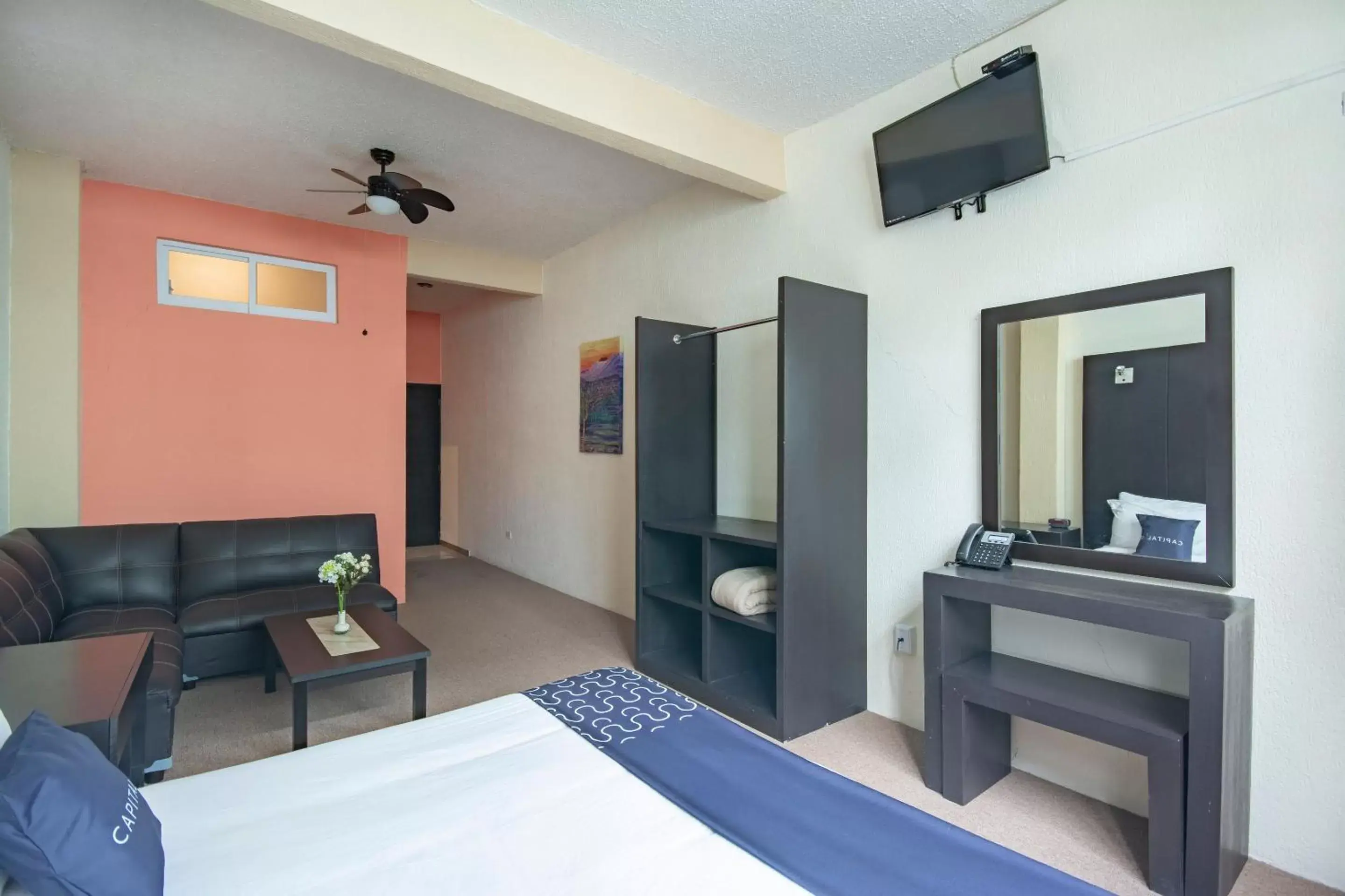 Bedroom, TV/Entertainment Center in Hotel Spa Shalam