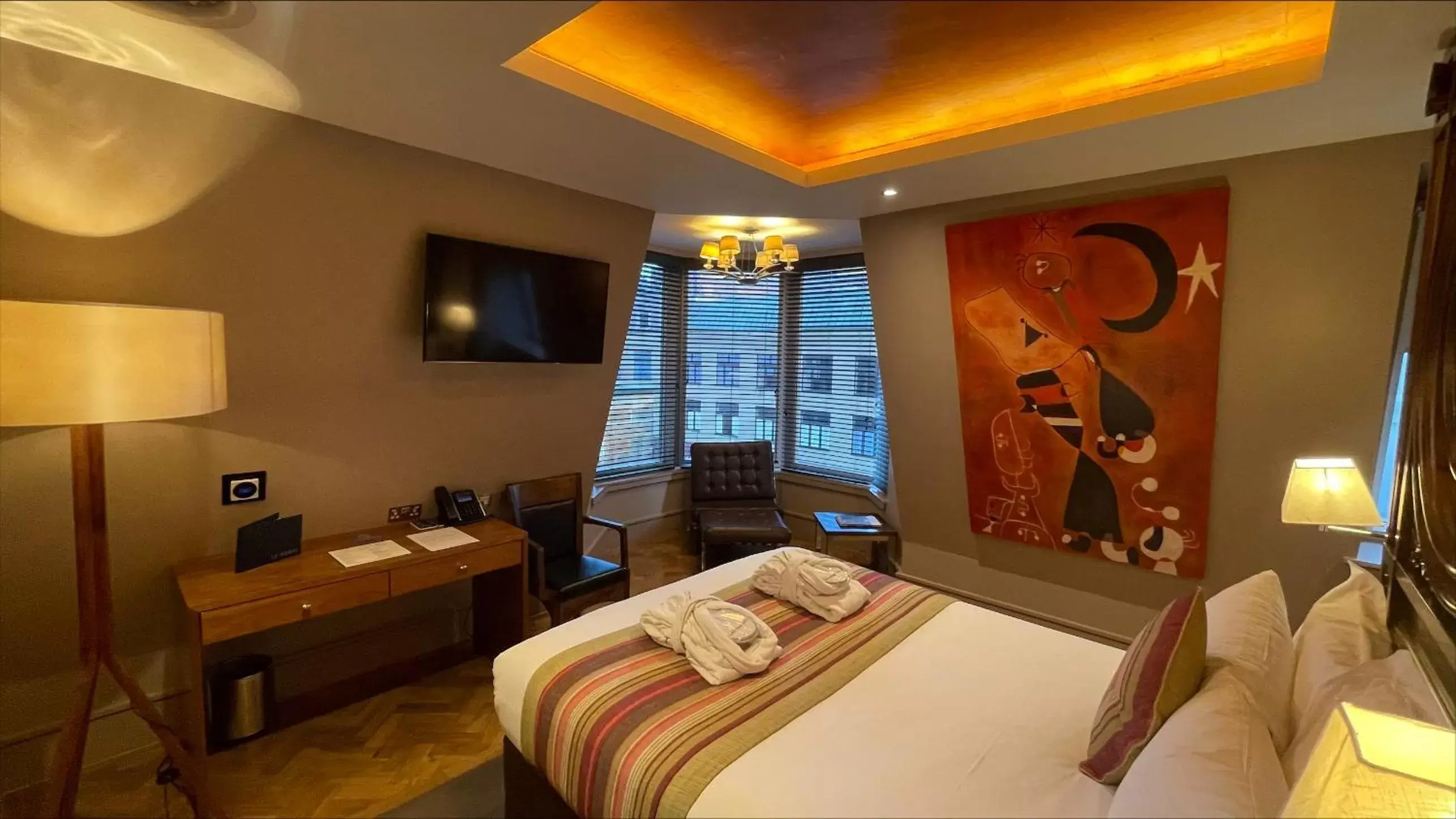 Bedroom in Le Monde Hotel