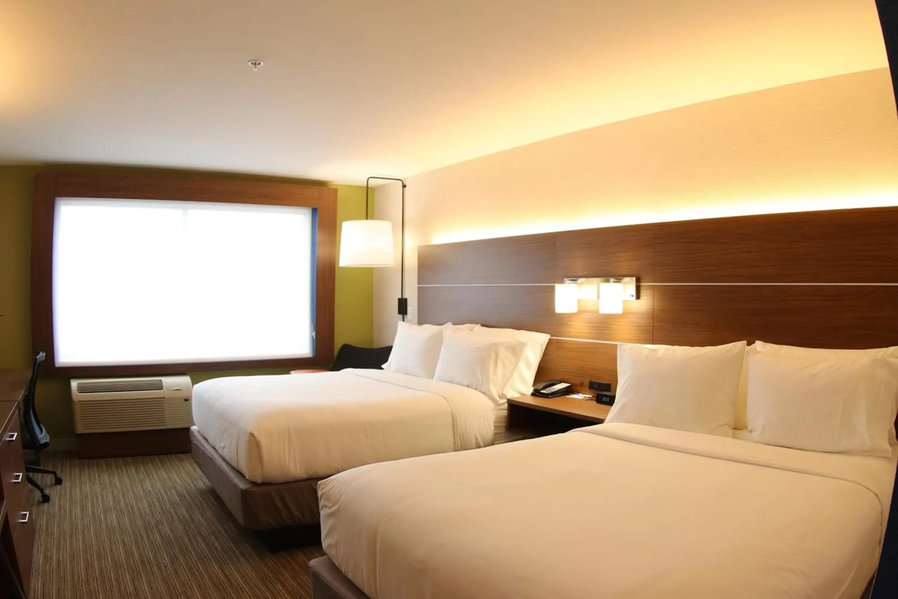 Photo of the whole room, Bed in Holiday Inn Express & Suites - Detroit Northwest - Livonia, an IHG Hotel