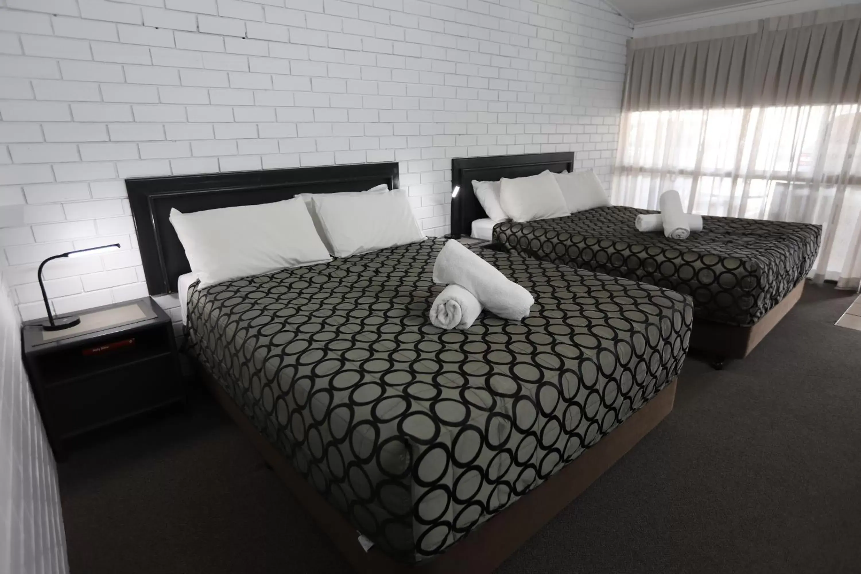 Deluxe Twin Room in The Town House Motor Inn Deluxe Twin Room in The Town House Motor Inn