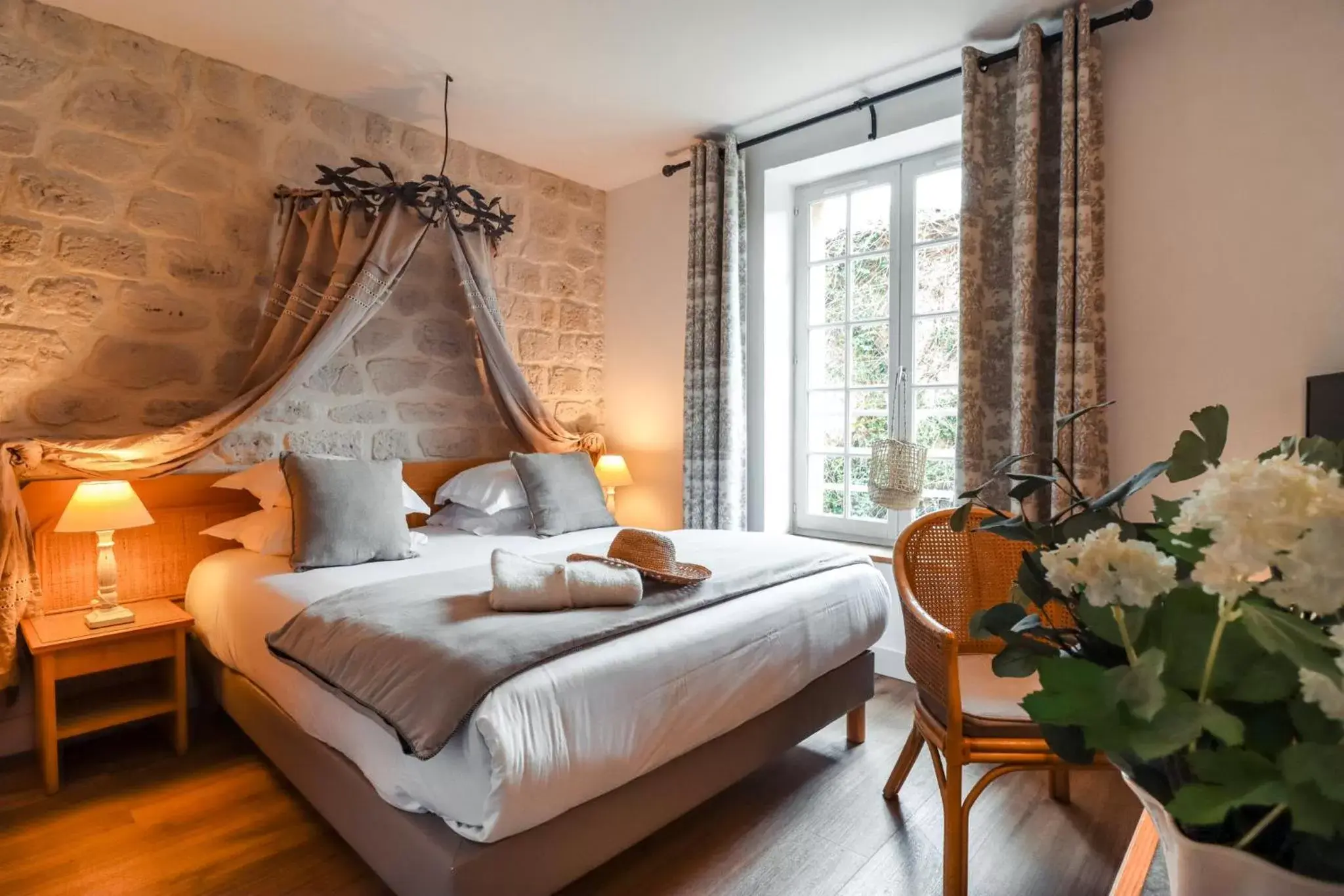 Bedroom, Bed in Hôtel Le Pré Galoffre