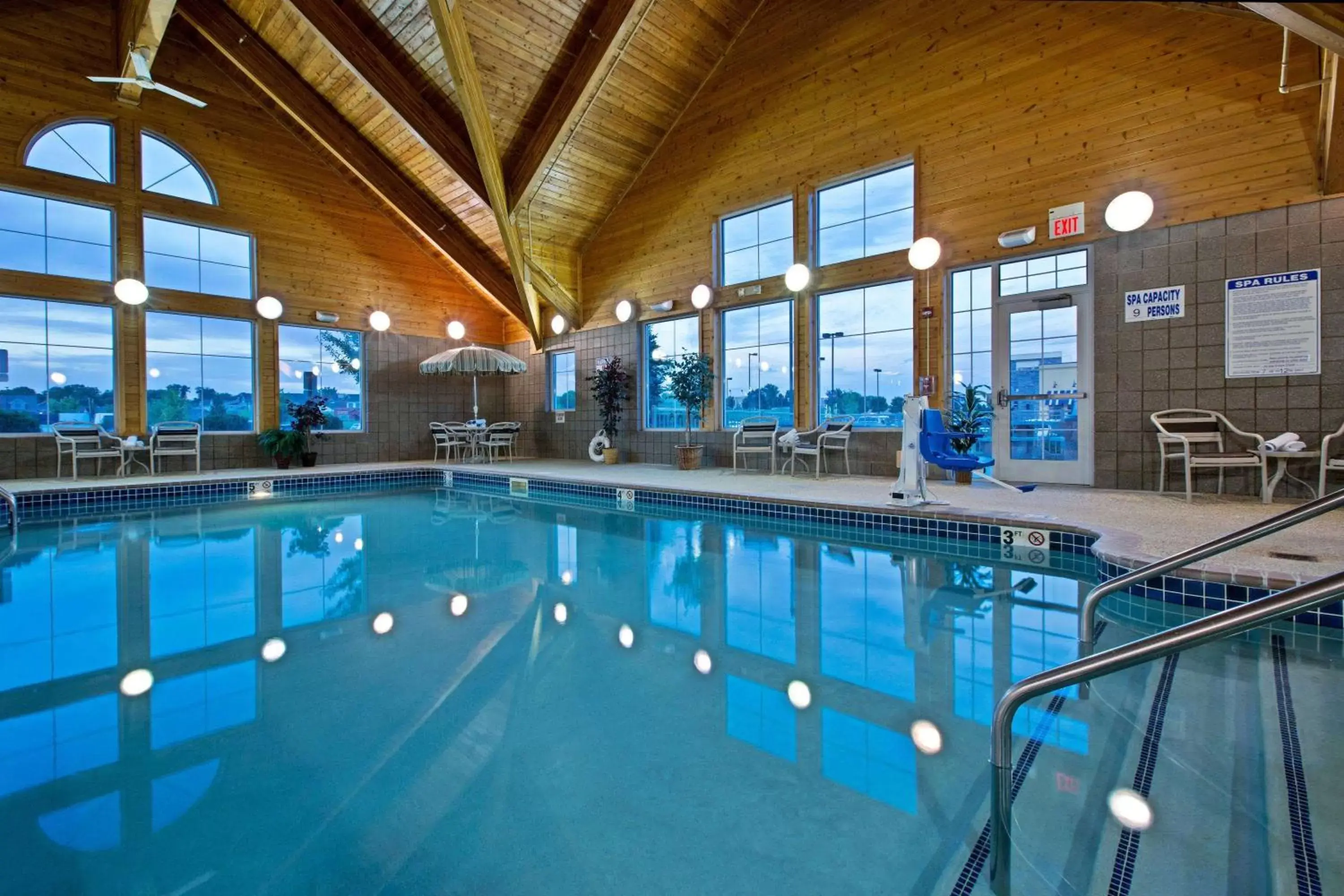 On site, Swimming Pool in AmeriVu Inn and Suites - Waconia