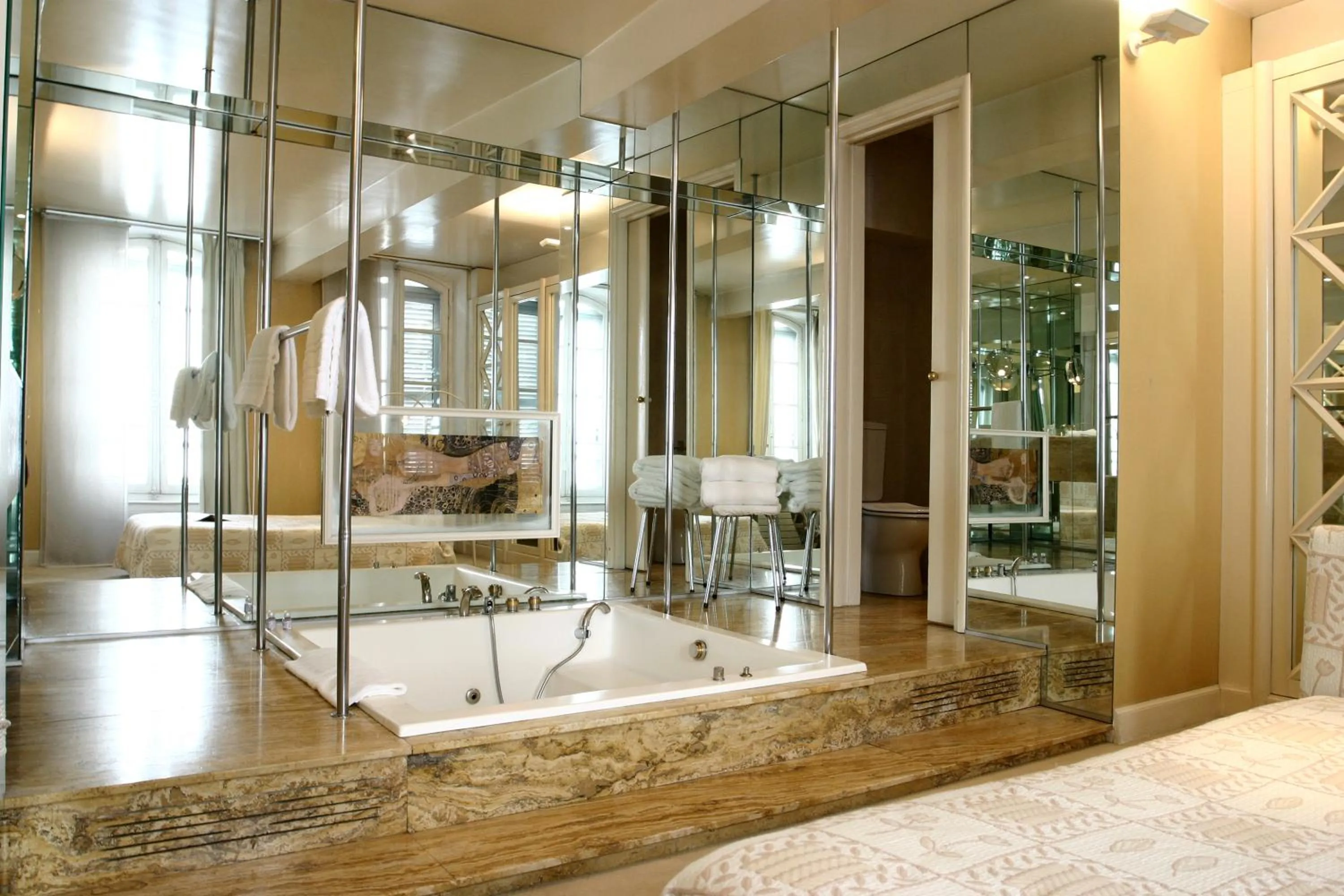 Bathroom in Hôtel de France