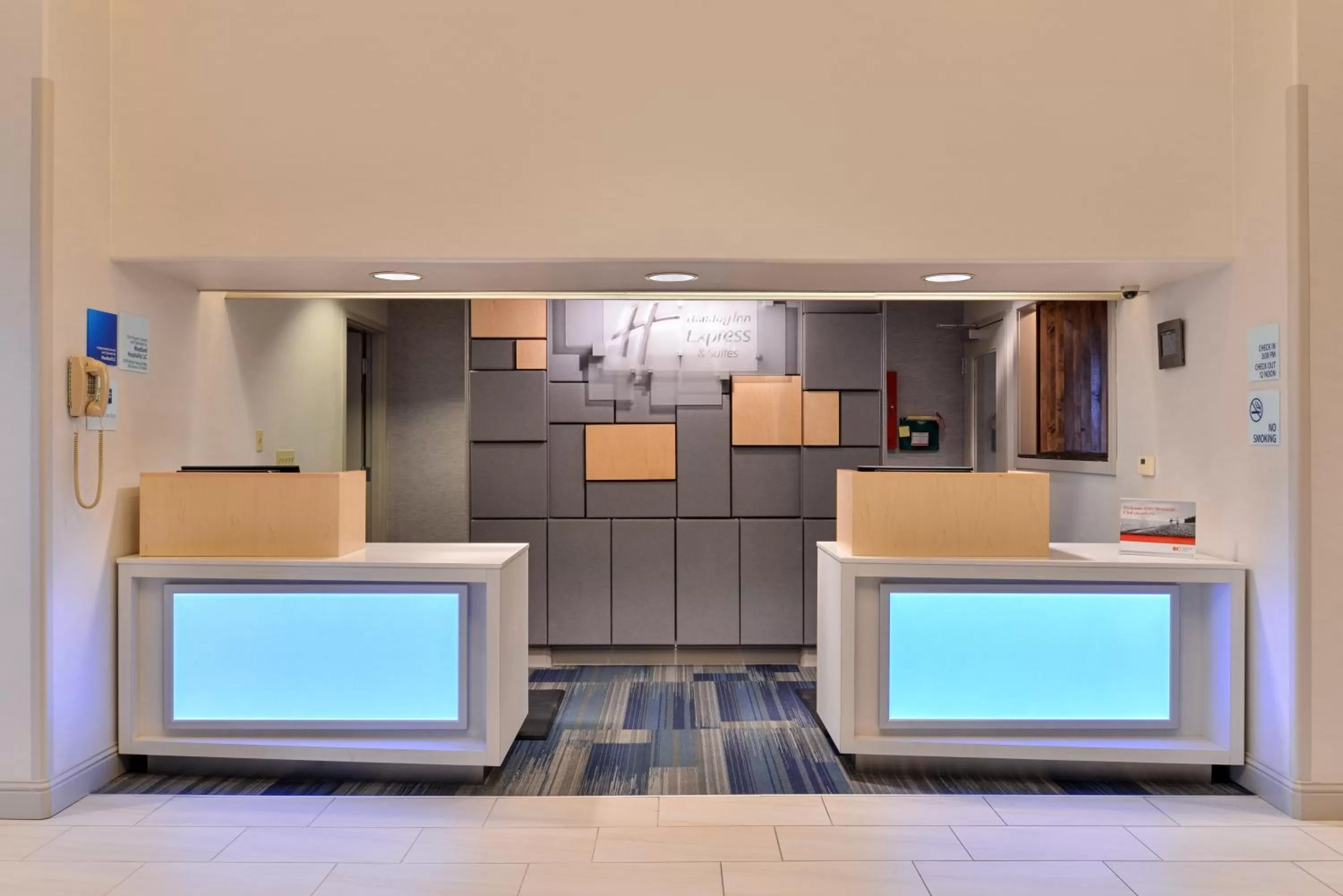 Lobby or reception in Holiday Inn Express Woodland by IHG