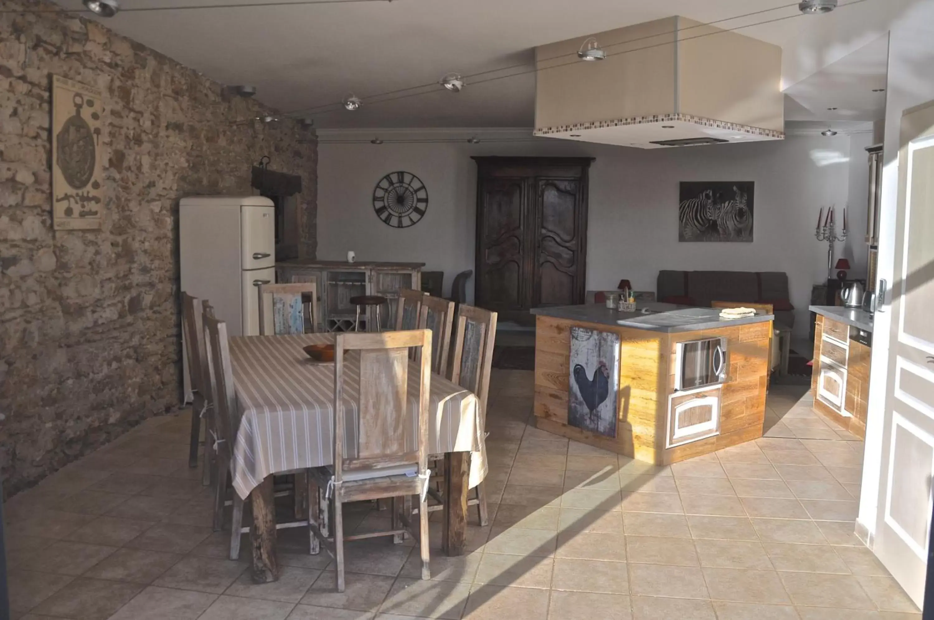 Kitchen or kitchenette, Restaurant/Places to Eat in Le Clos du Cher en Beaujolais