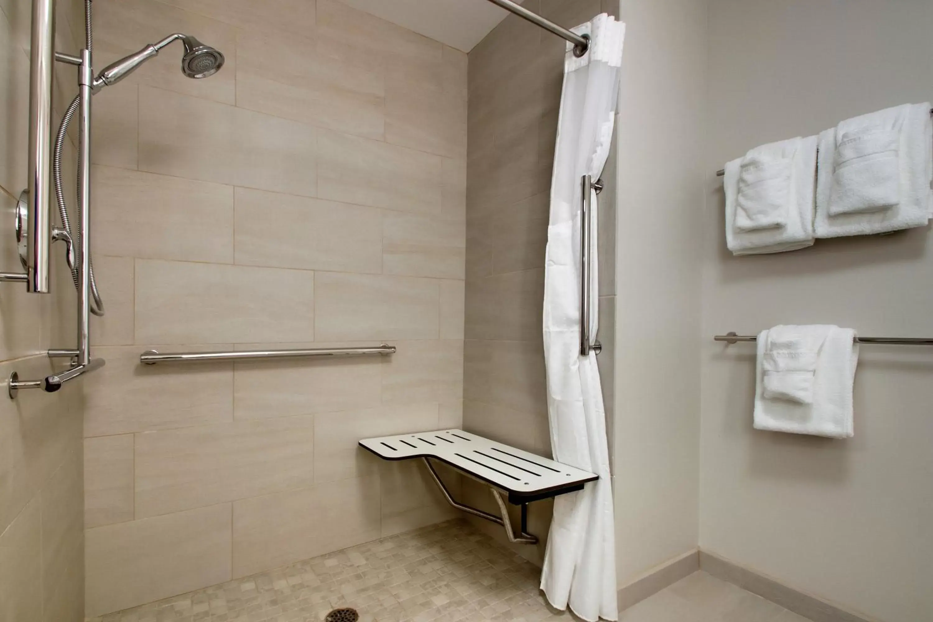 Standard King Room with Mobility Accessible Roll-In Shower in Holiday Inn Express & Suites - Elizabethtown North by IHG Standard King Room with Mobility Accessible Roll-In Shower in Holiday Inn Express & Suites - Elizabethtown North by IHG