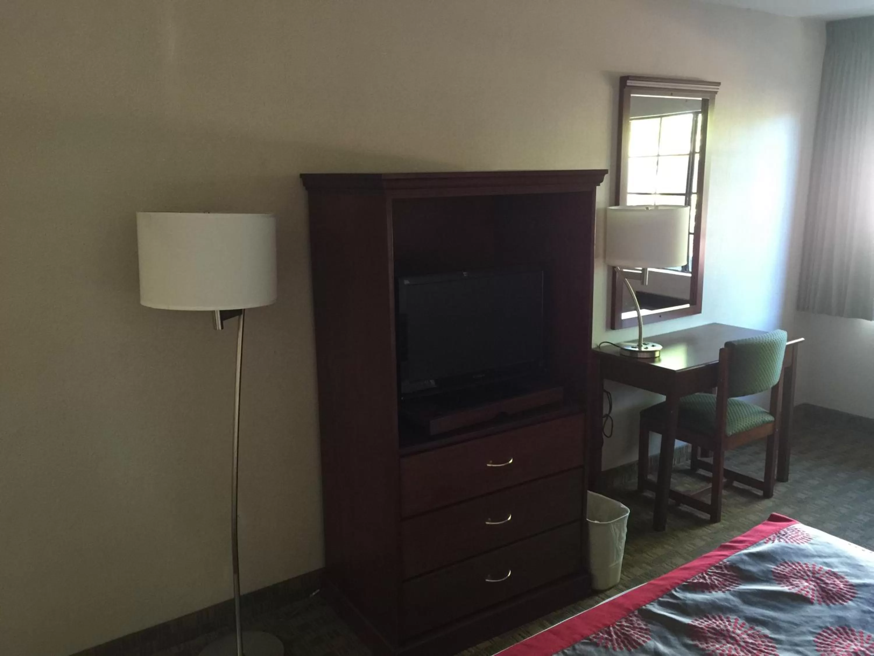 TV and multimedia, Bed in Ramada by Wyndham San Diego Poway Miramar