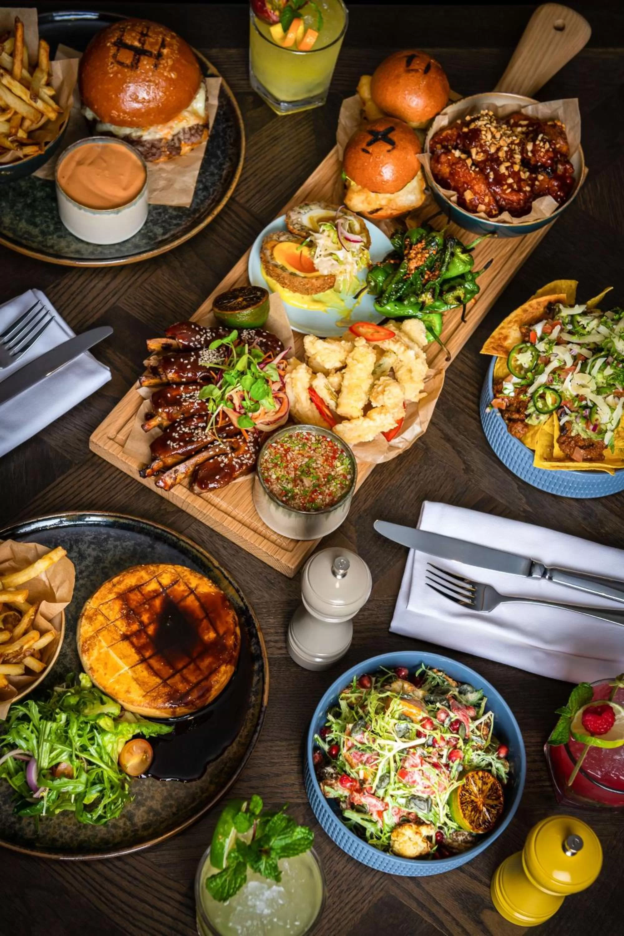 Lounge or bar in Radisson Blu Hotel, Dubai Canal View