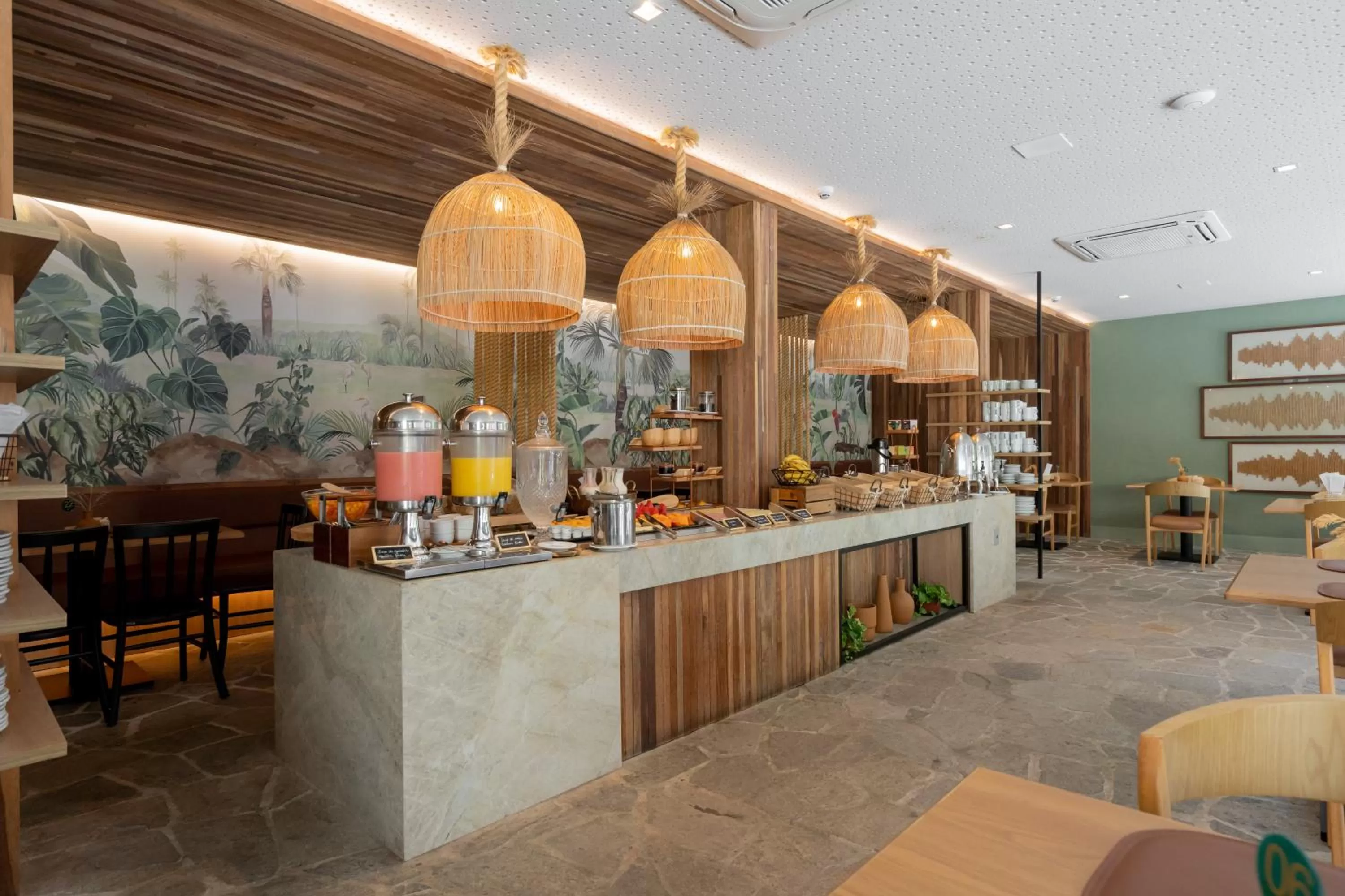 Restaurant/places to eat in Pauli Boutique Hotel