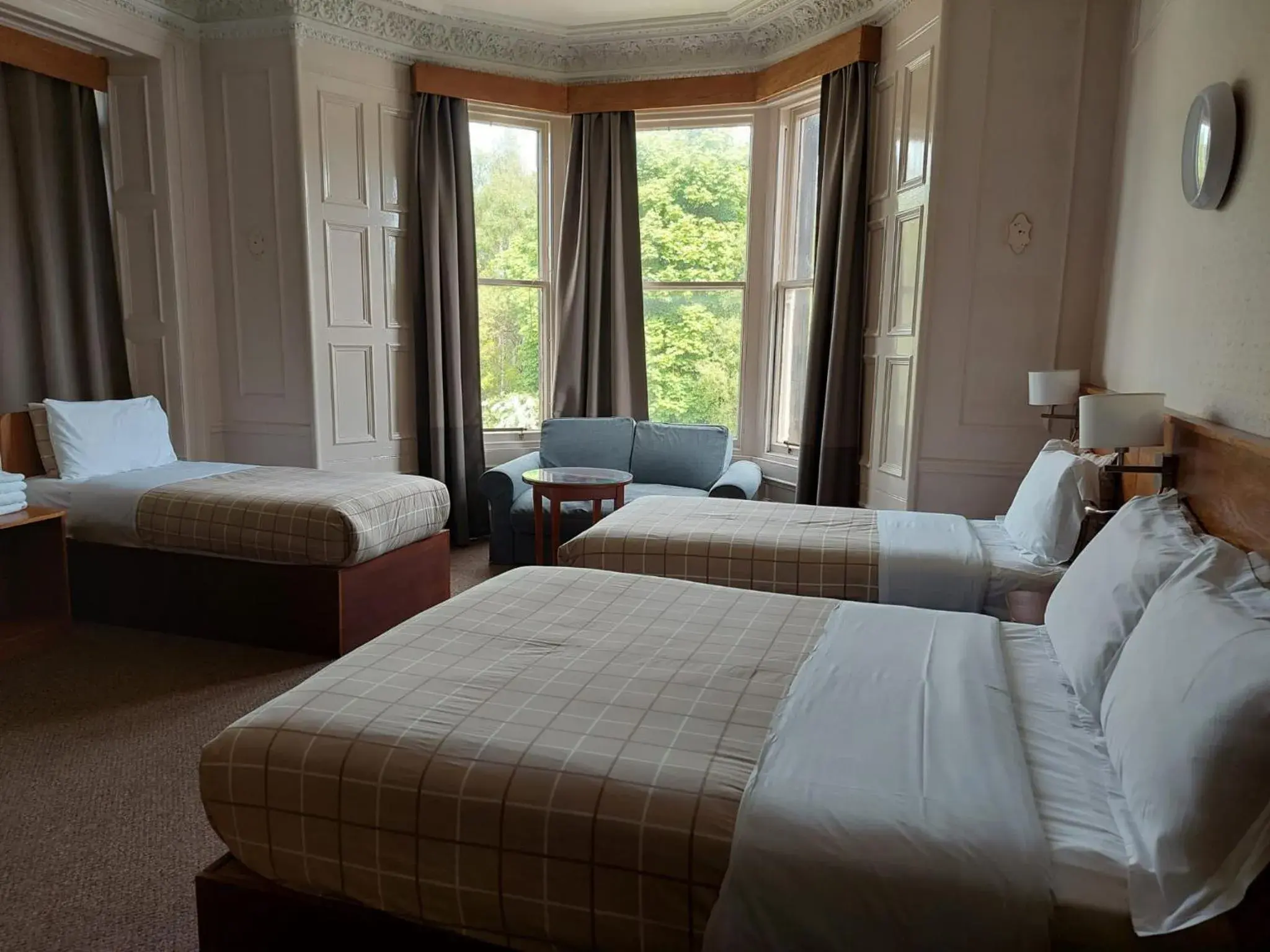 Bed in Edinburgh House Hotel - B&B