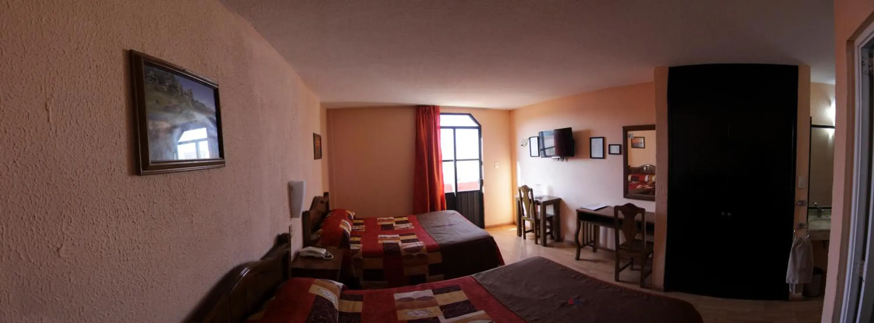 Photo of the whole room, Seating Area in Hotel San Angel