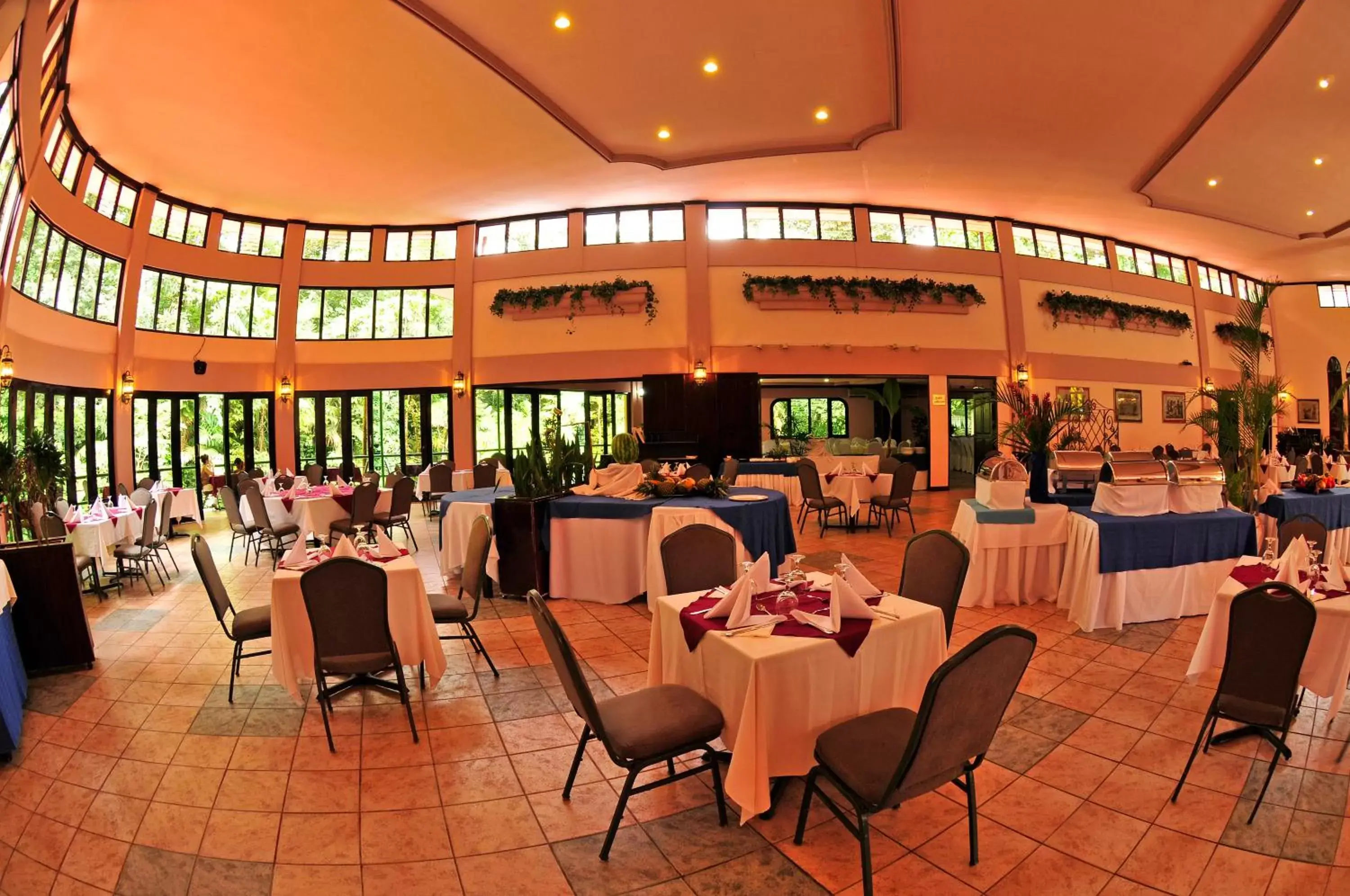 Restaurant/Places to Eat in El Tucano Resort & Thermal Spa