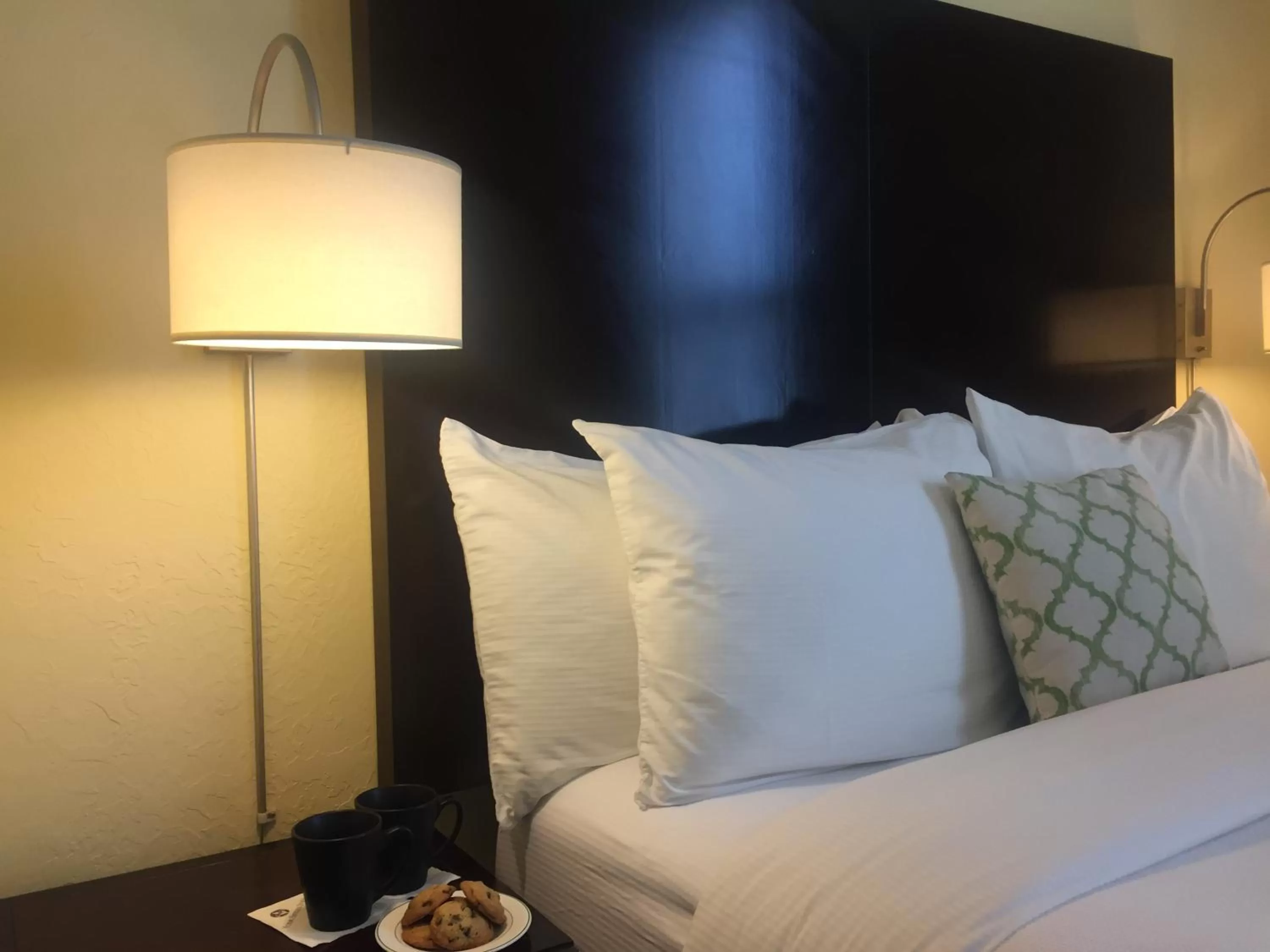 Bed in Healdsburg Inn on the Plaza, A Four Sisters Inn