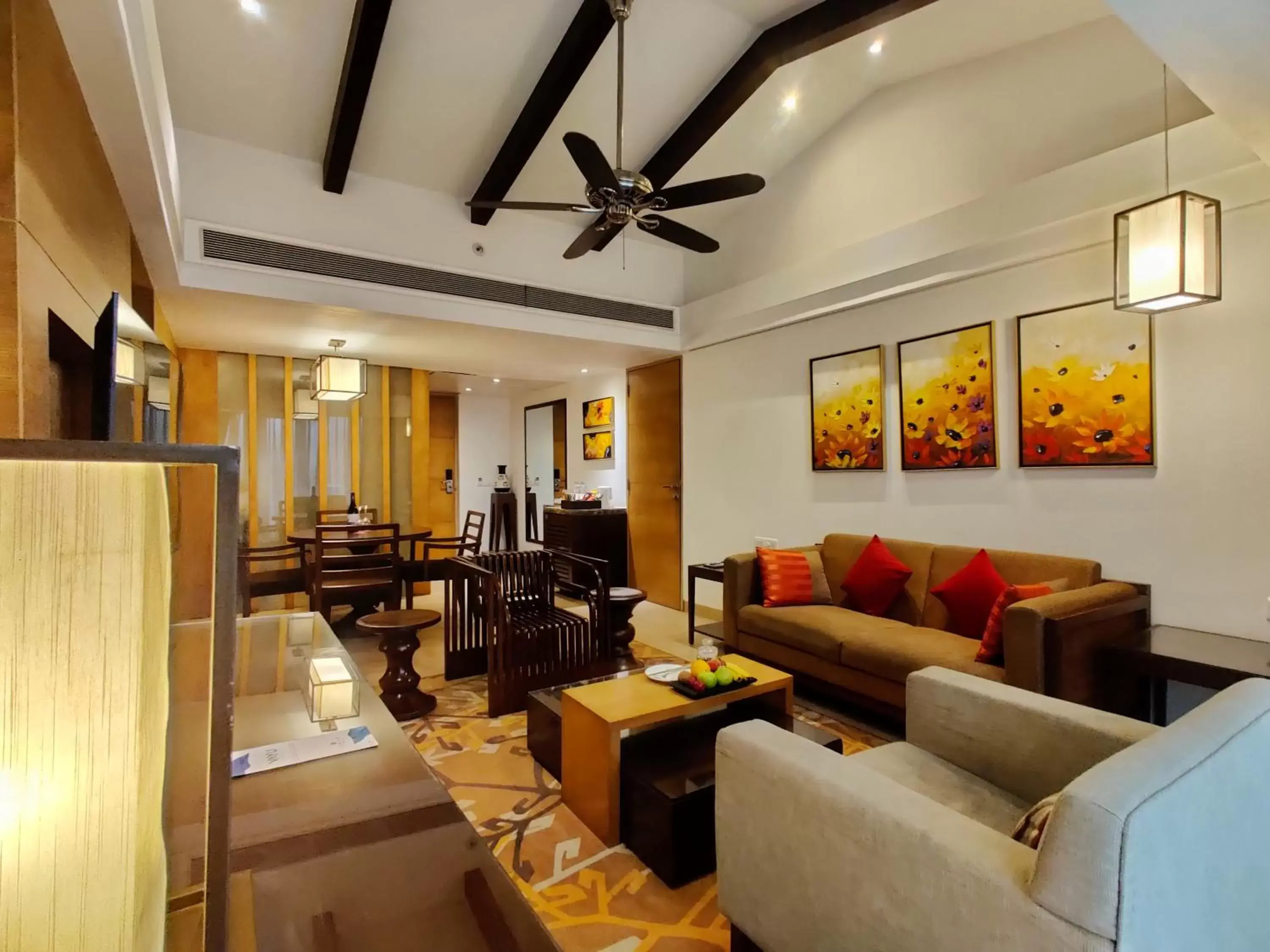 Living room in Fariyas Resort Lonavala