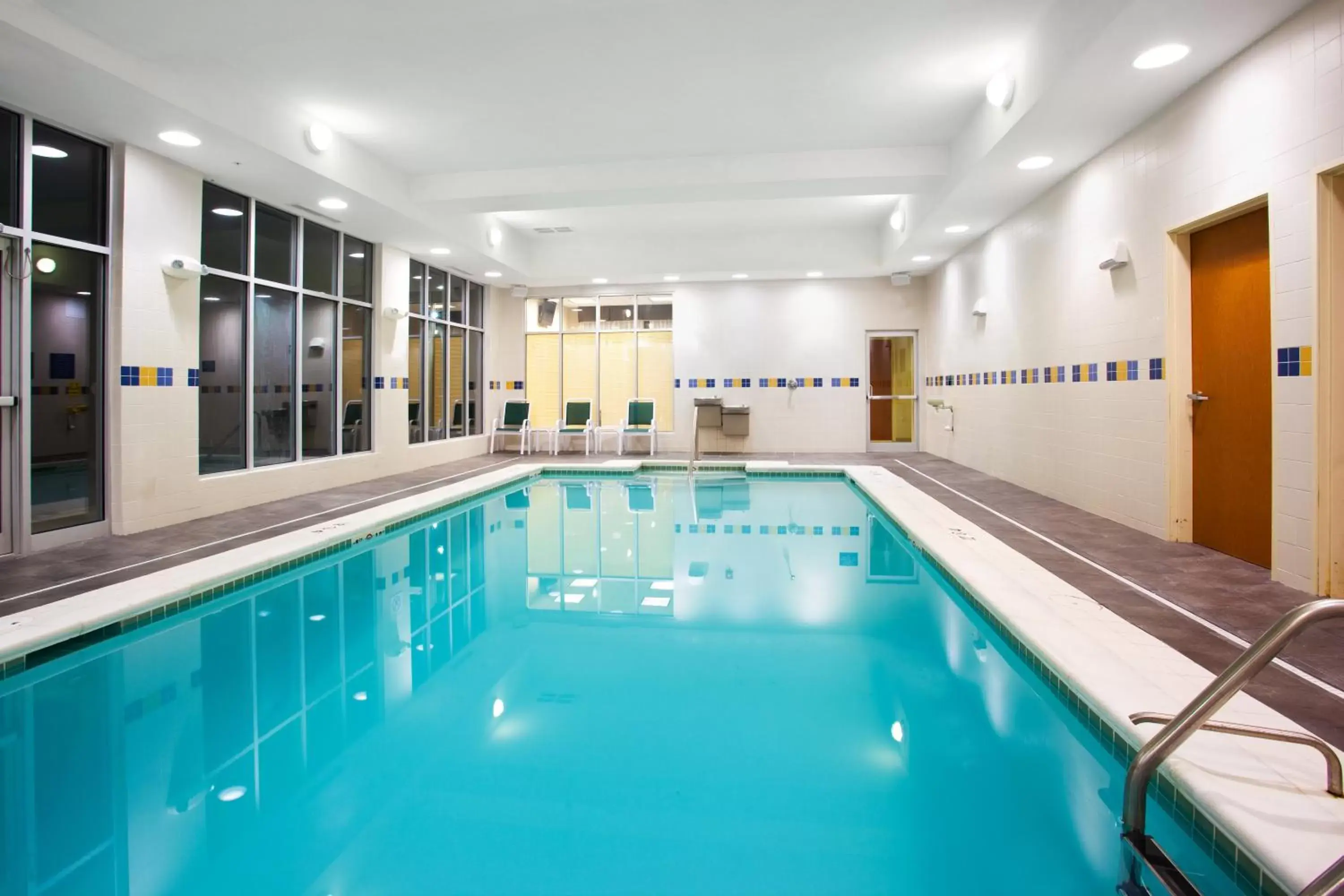 Swimming Pool in Holiday Inn Aurora North - Naperville