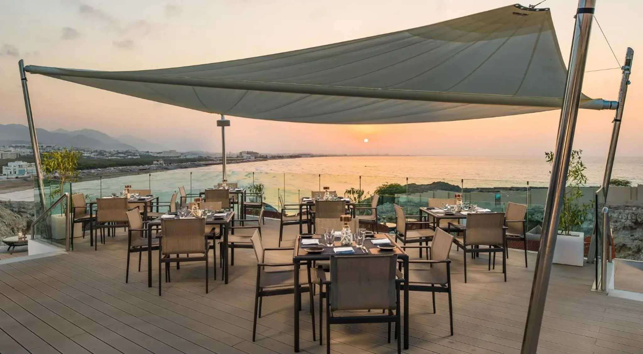 Restaurant/Places to Eat in Crowne Plaza Muscat, an IHG Hotel