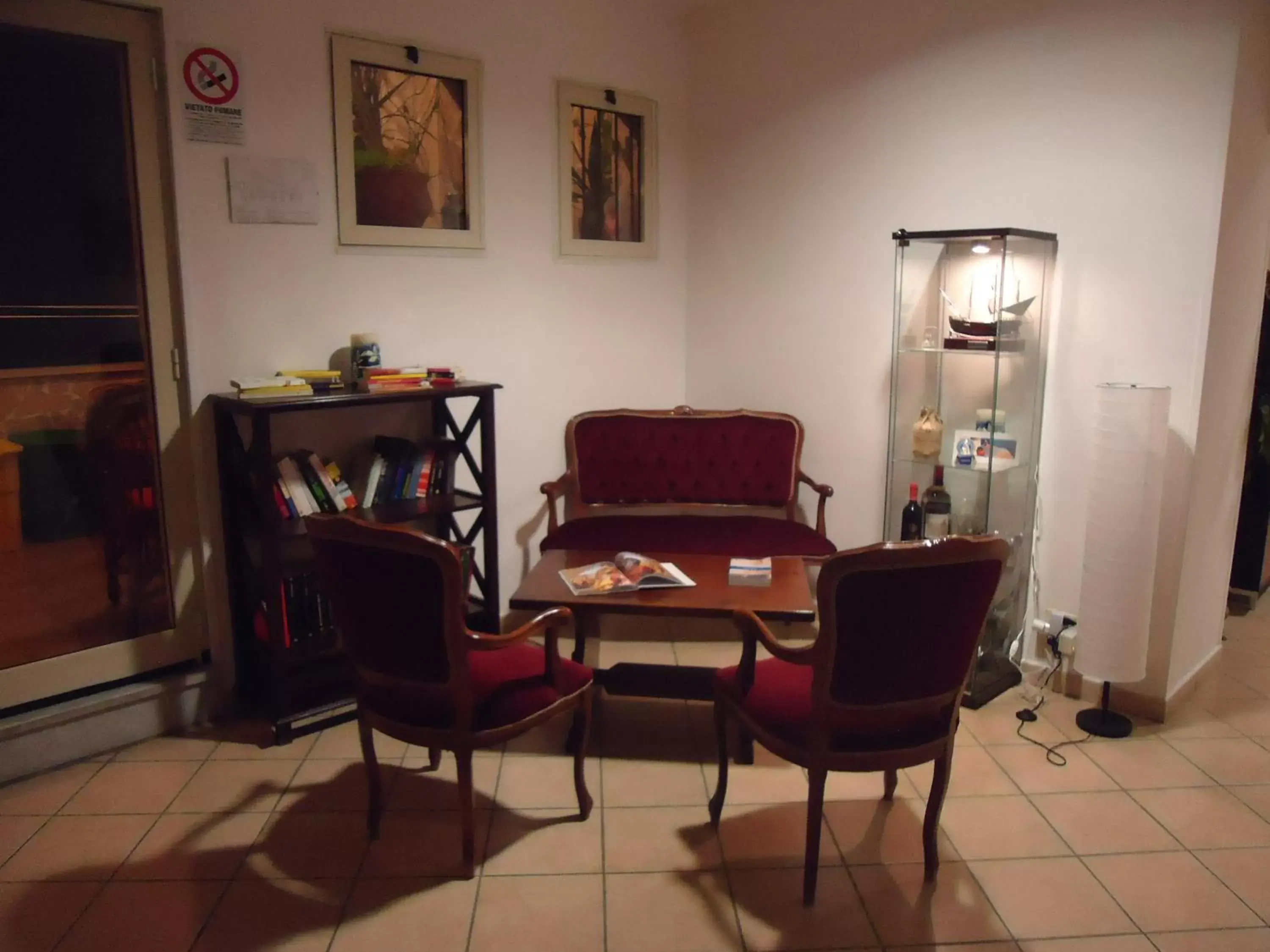 Lounge or bar, Seating Area in Hotel Trieste