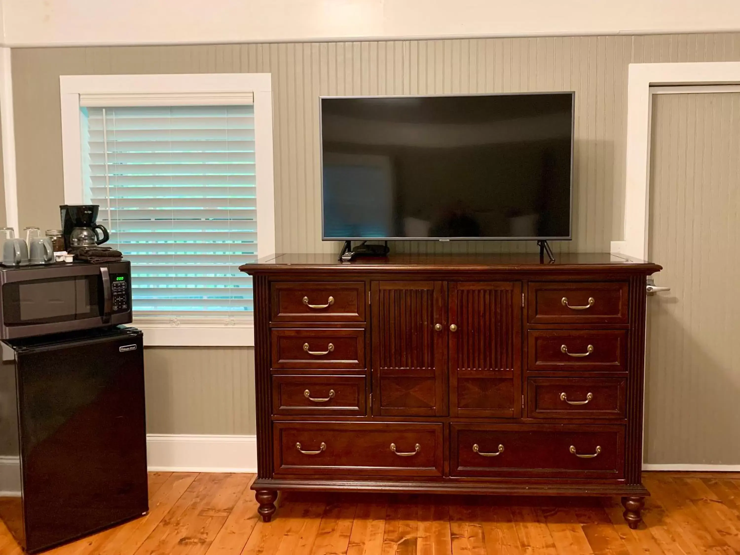 TV and multimedia, TV/Entertainment Center in Barefoot Hills