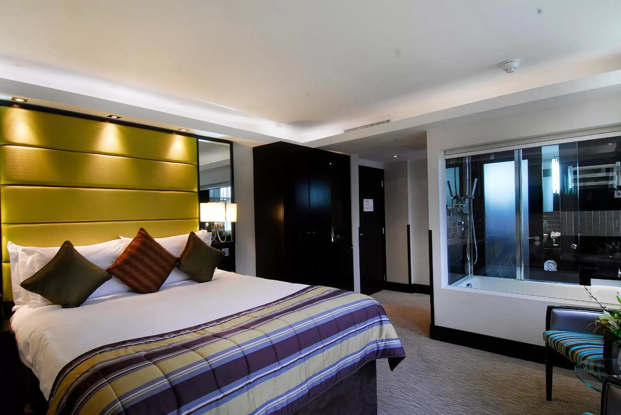 Photo of the whole room, Bed in The Montcalm At Brewery London City