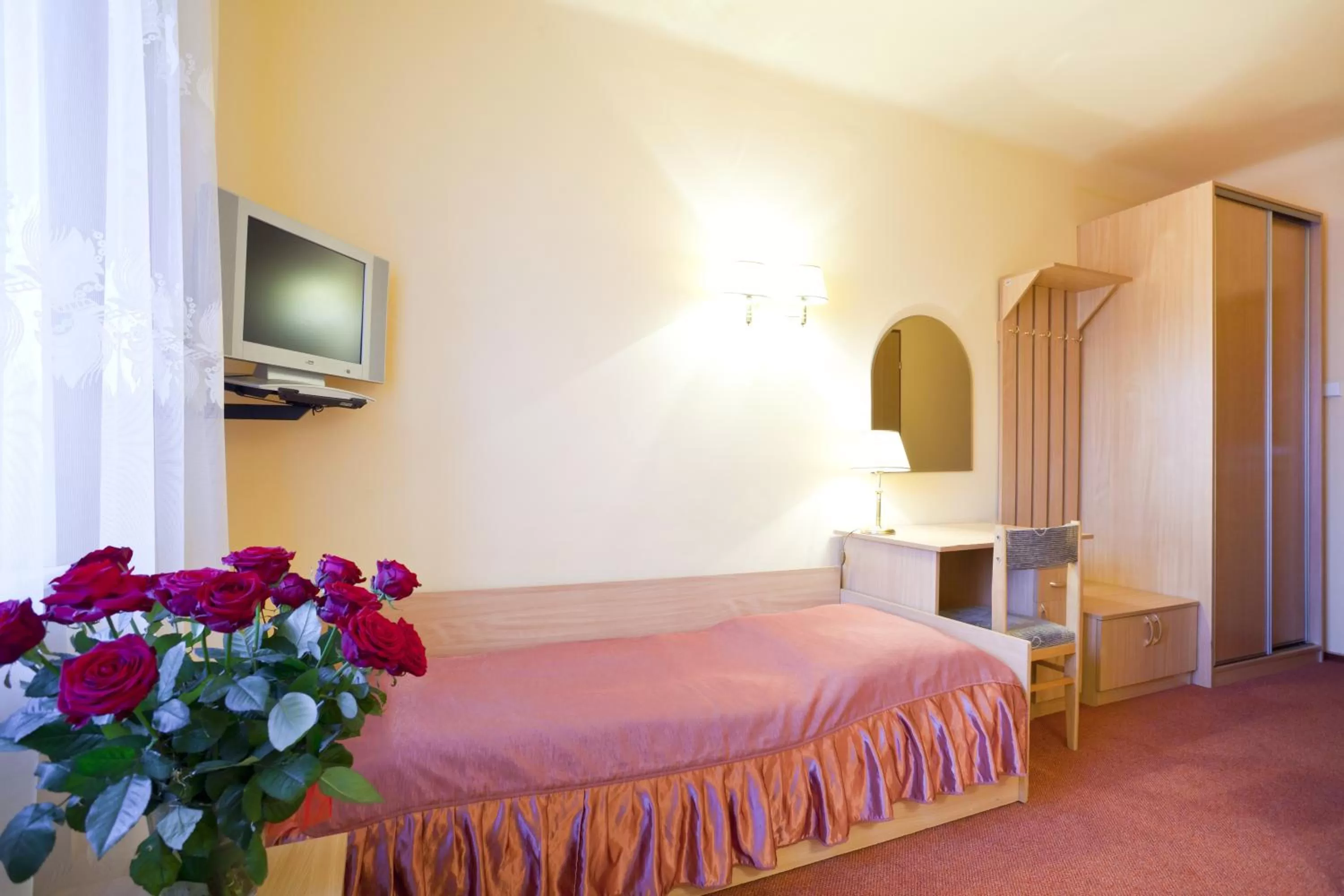 Photo of the whole room, Bed in Iskra