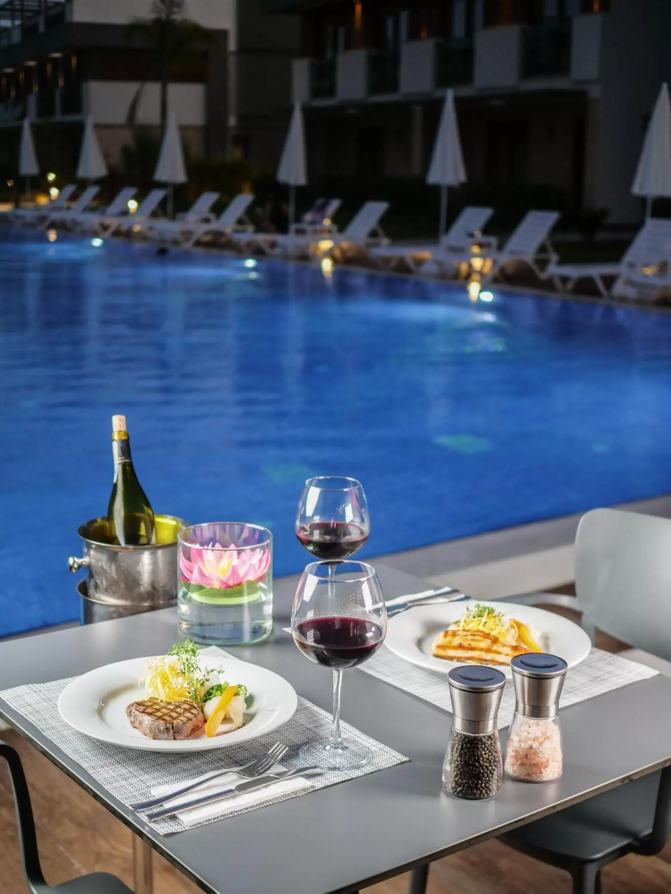 Restaurant/places to eat, Swimming Pool in Veranda Suites