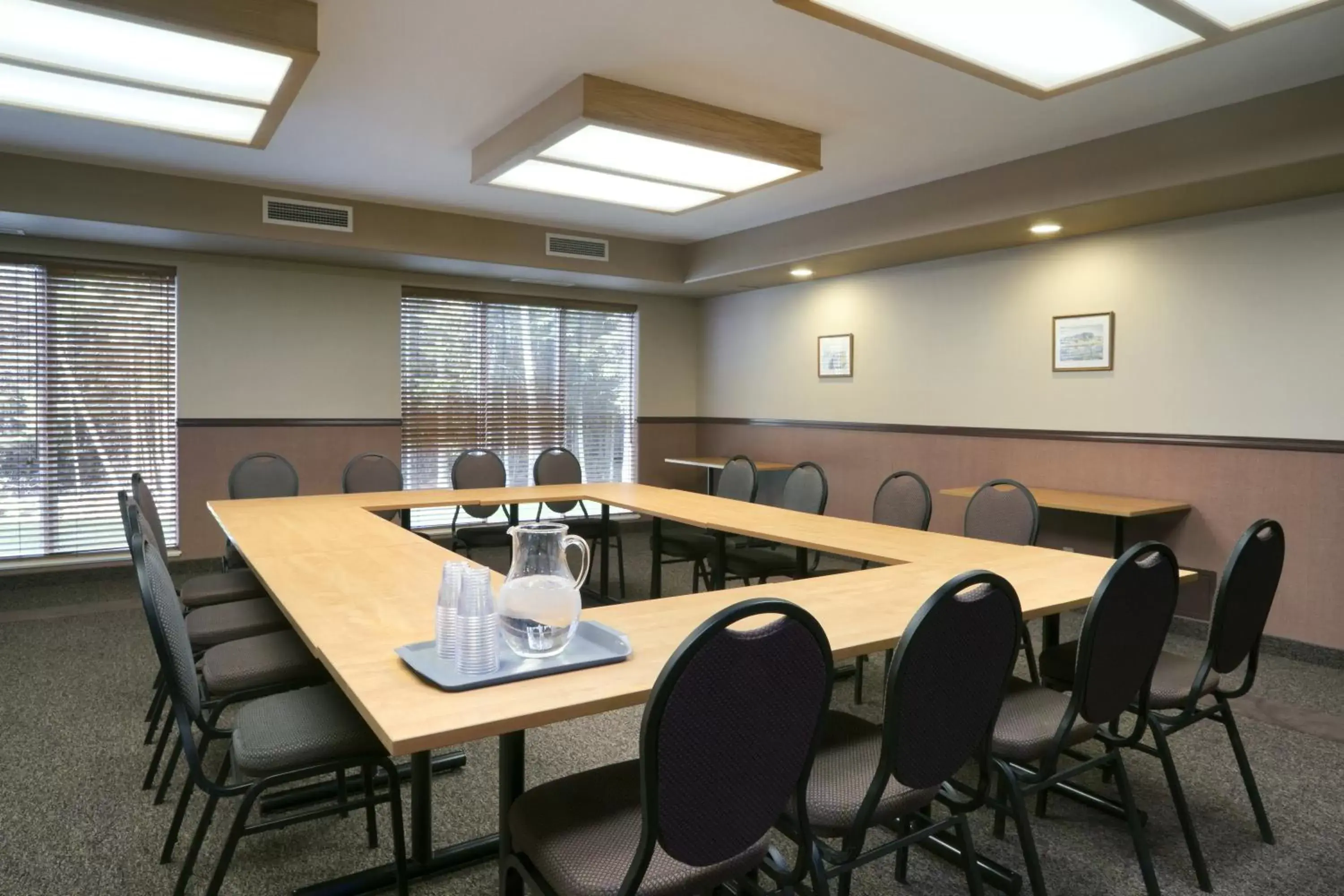 Banquet/Function facilities in Days Inn & Suites by Wyndham Thunder Bay