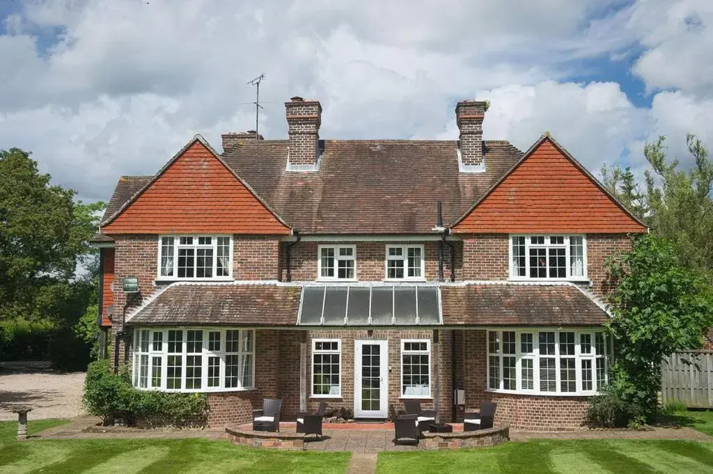 Facade/entrance, Property Building in Claverton Hotel