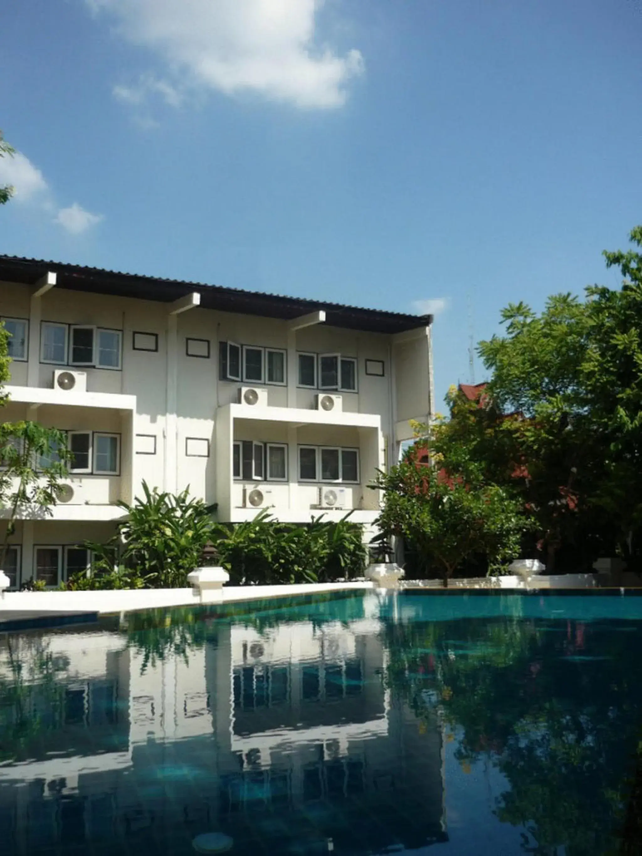 Swimming pool, Property Building in Changpuak Hotel