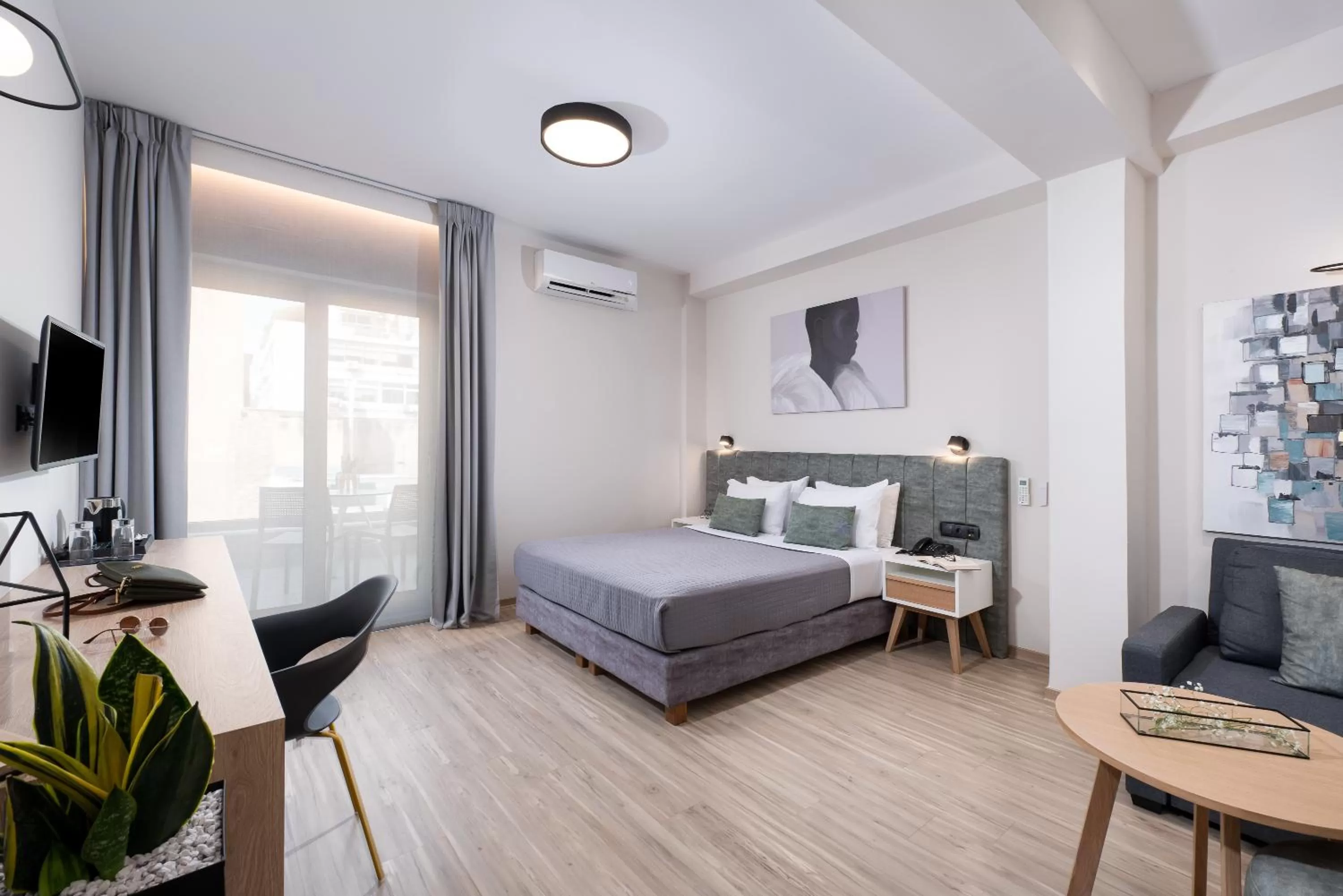 Photo of the whole room, Bed in Enattica Suites